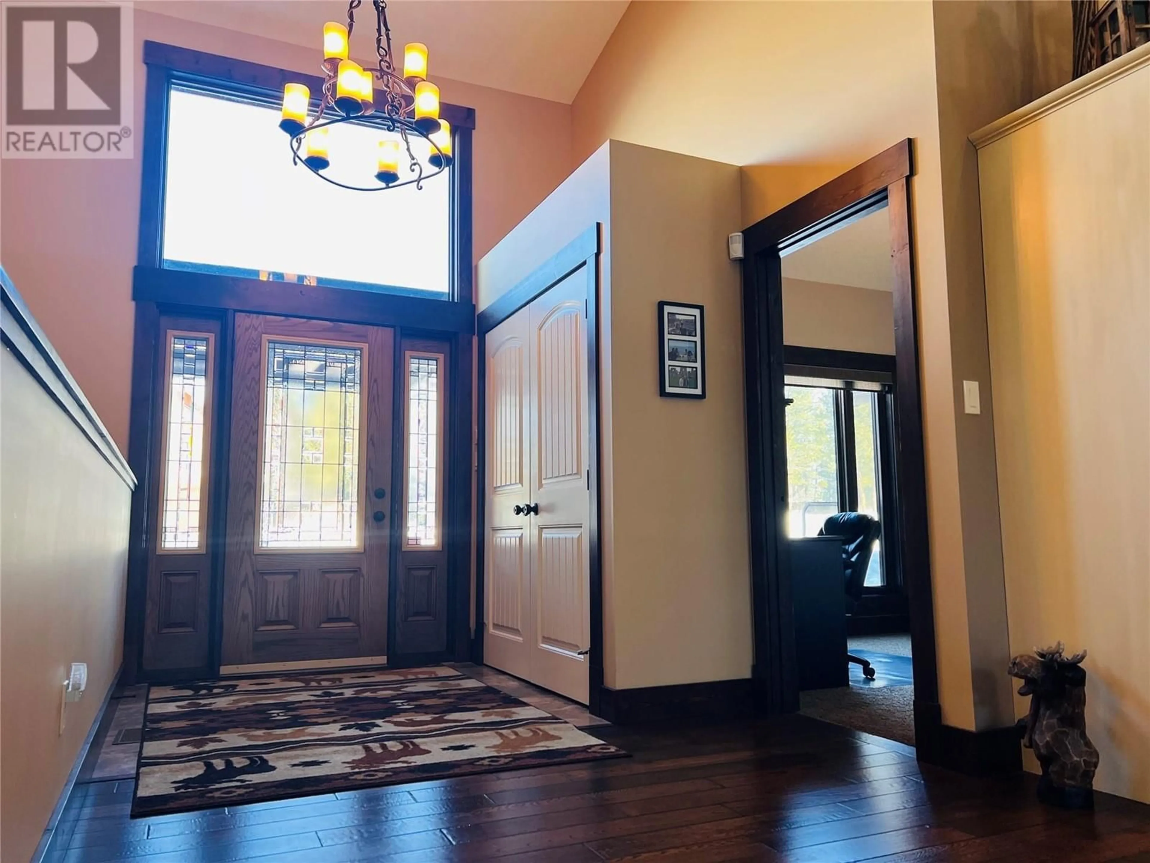 Indoor entryway for 2526 Cobblestone Trail, Invermere British Columbia V0A1K6