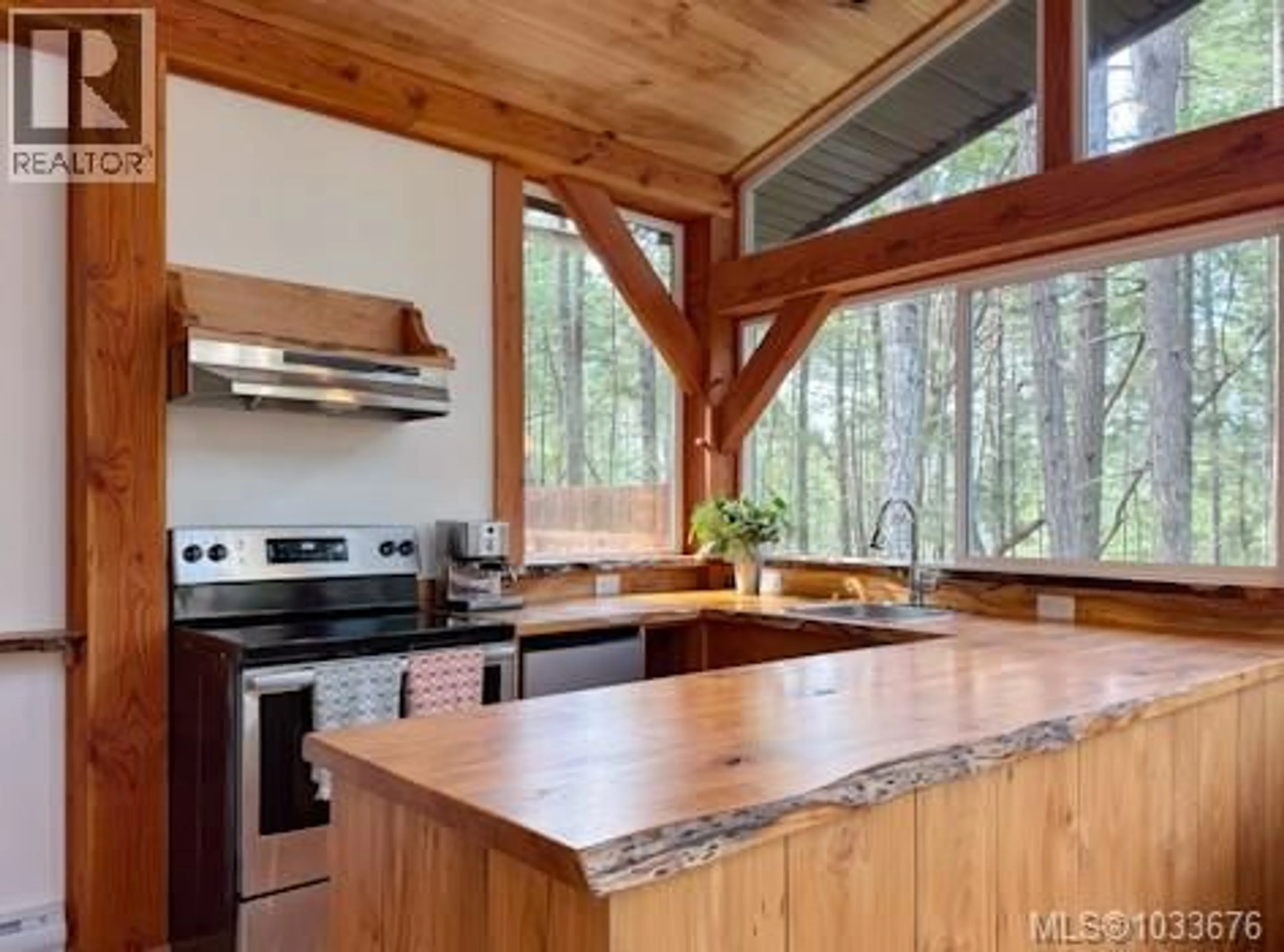 Rustic kitchen, wood/laminate floor for 153 SOCKEYE DRIVE, Mudge Island British Columbia V0R1X0