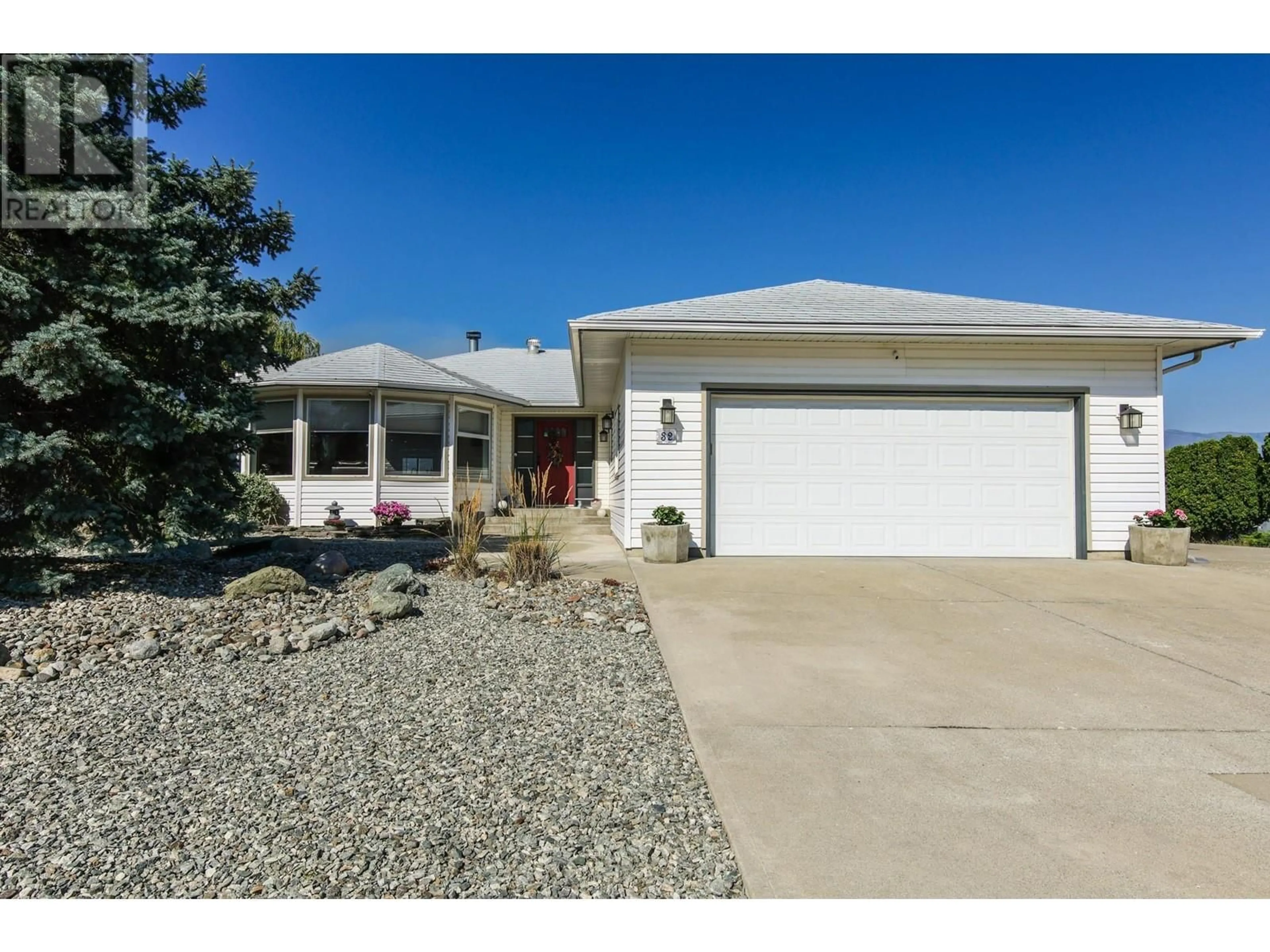 Home with vinyl exterior material, street for 32 BAYVIEW CRESCENT, Osoyoos British Columbia V0H1V6