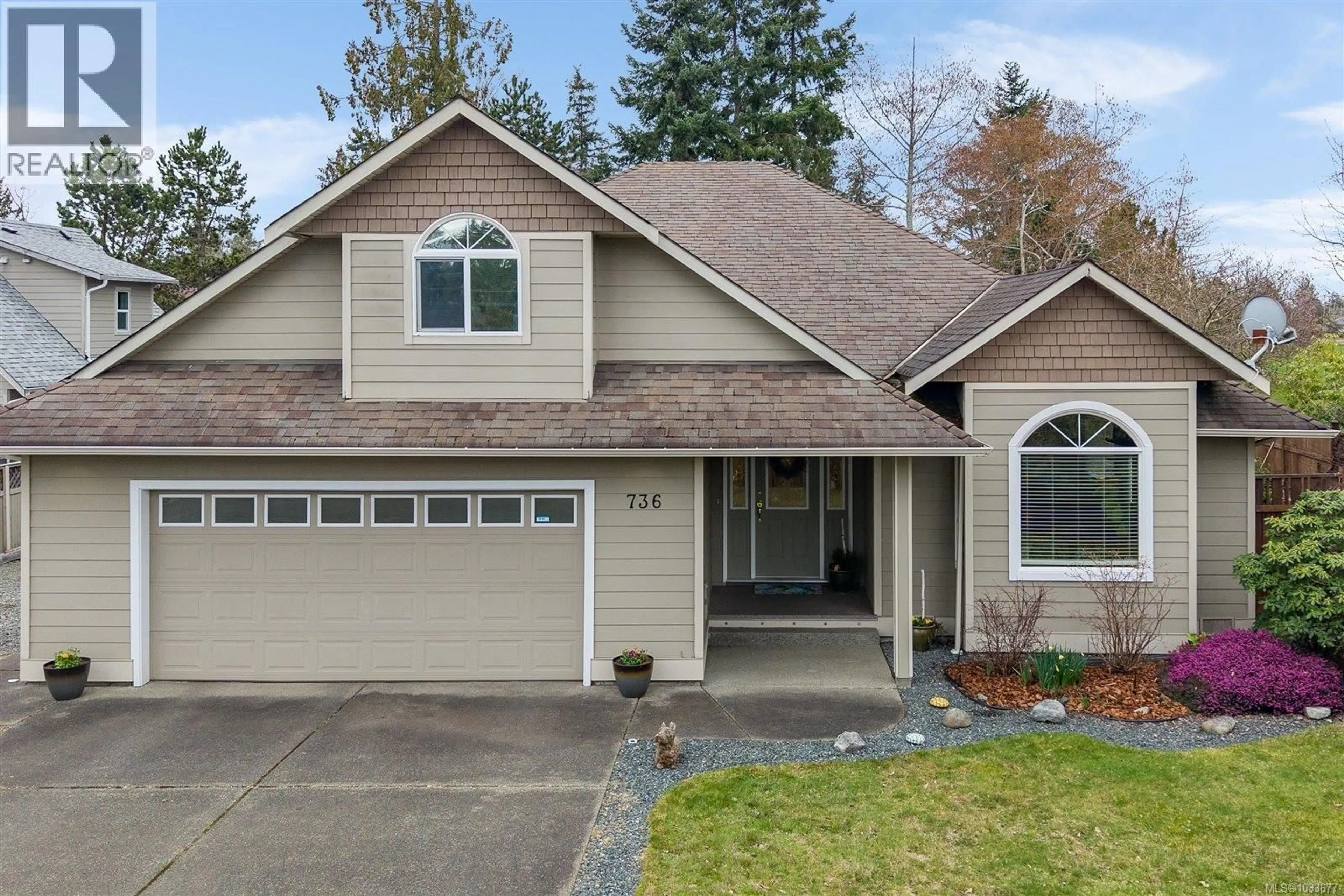Home with vinyl exterior material, street for 736 BARCLAY CRESCENT, Parksville British Columbia V9P1Z3