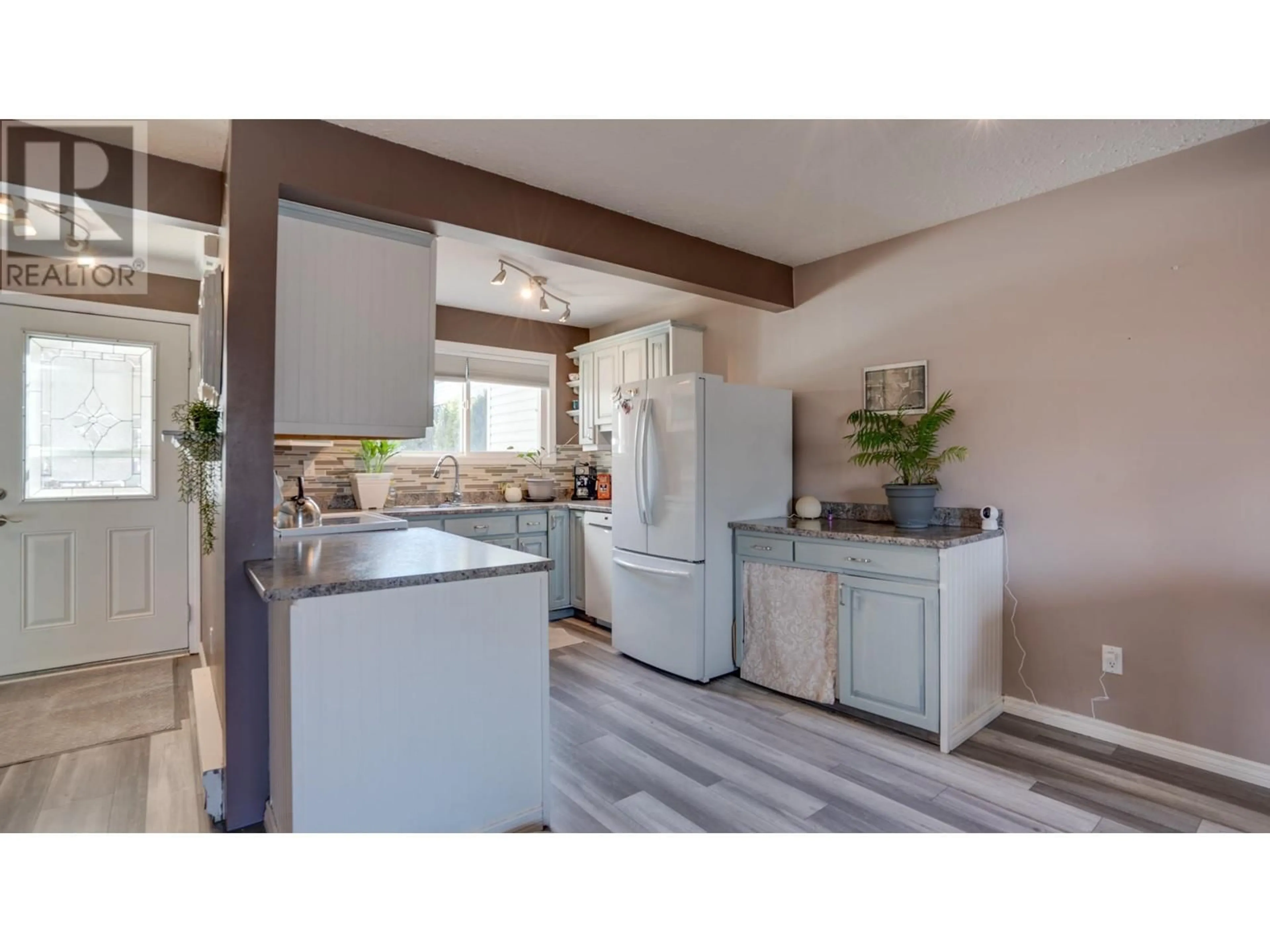 Open concept kitchen, unknown for 563 24 Street NE, Salmon Arm British Columbia V1E2K2