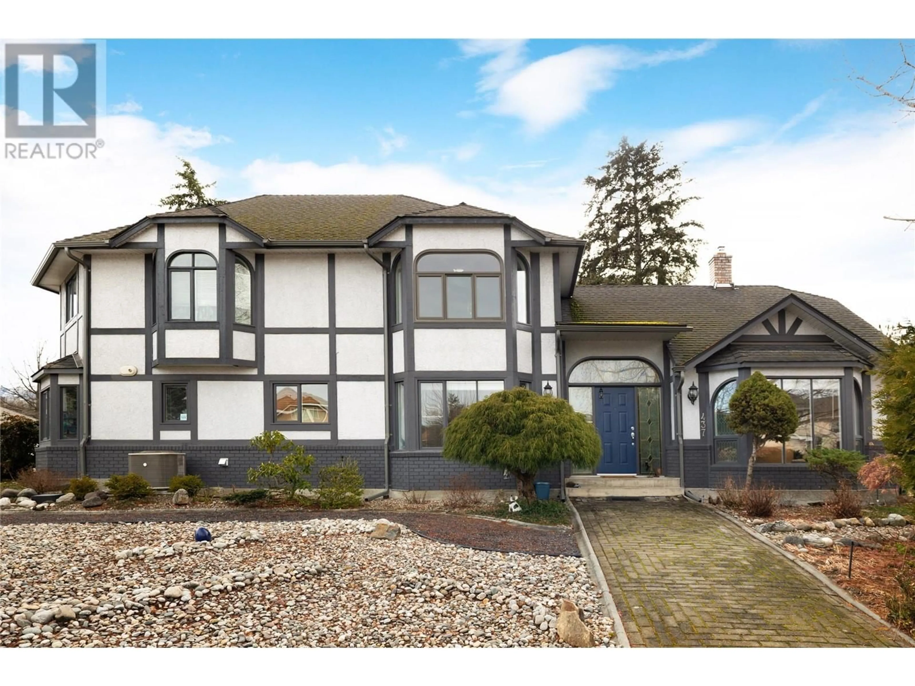 Home with vinyl exterior material, street for 437 DUKE COURT, Kelowna British Columbia V1W3A2