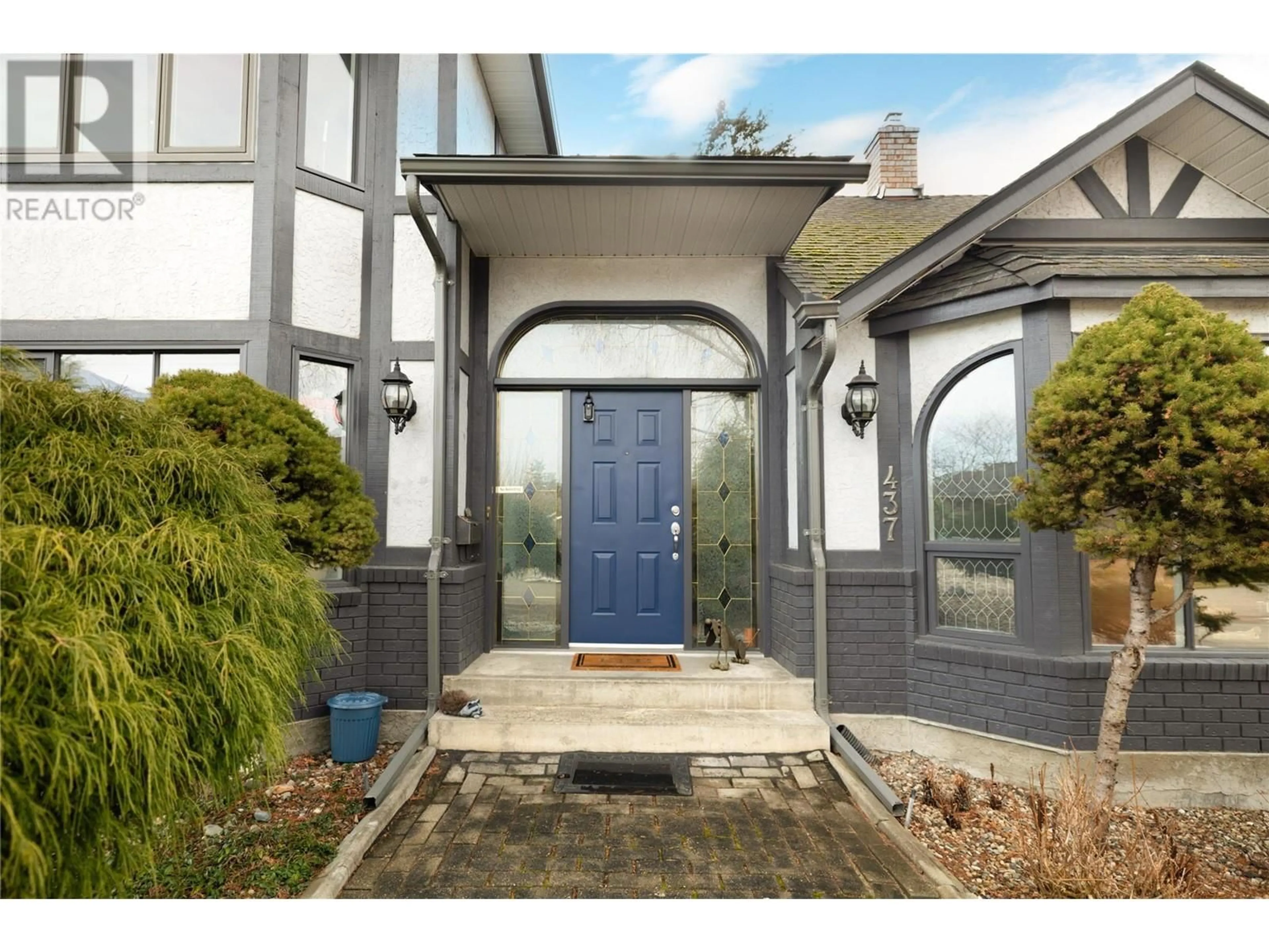 Indoor entryway for 437 Duke Court, Kelowna British Columbia V1W3A2