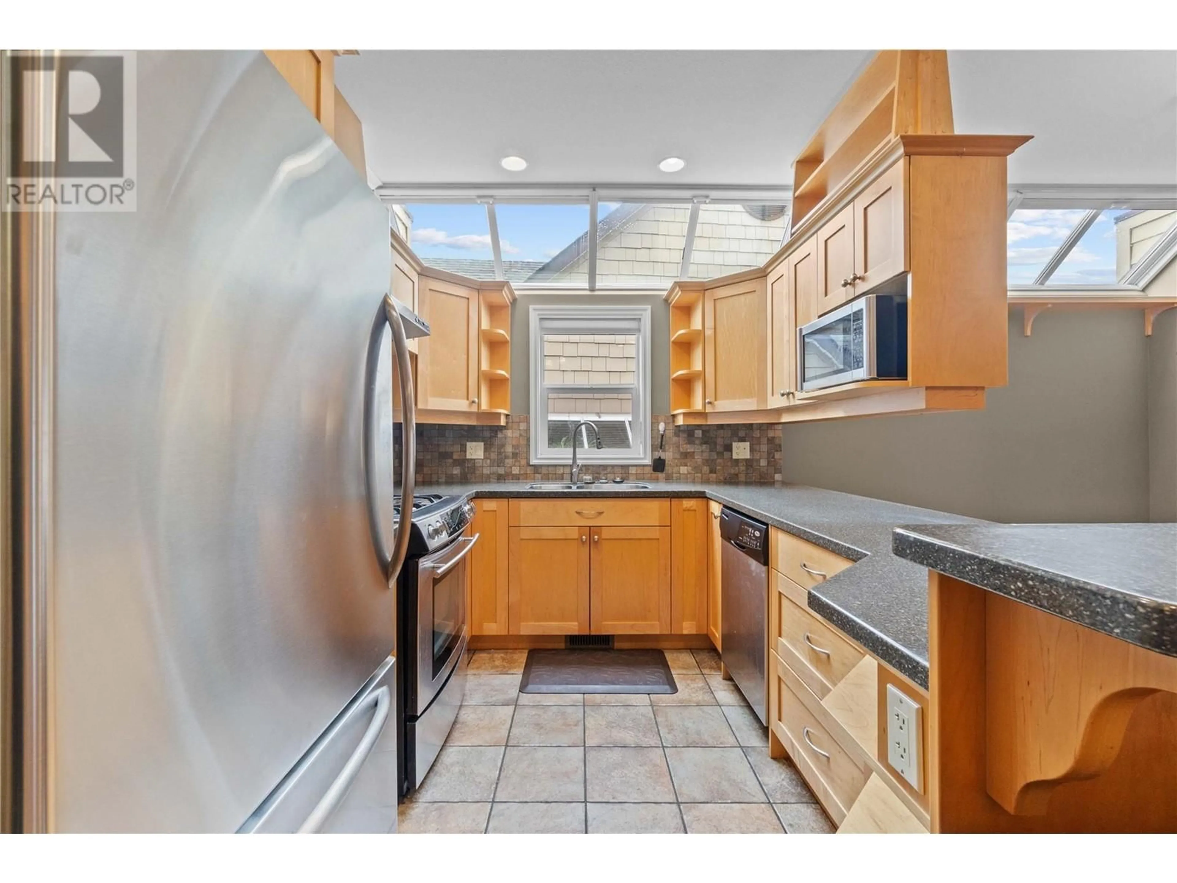 Standard kitchen, ceramic/tile floor for 16 - 341 20TH STREET NORTHEAST, Salmon Arm British Columbia V1E1H4