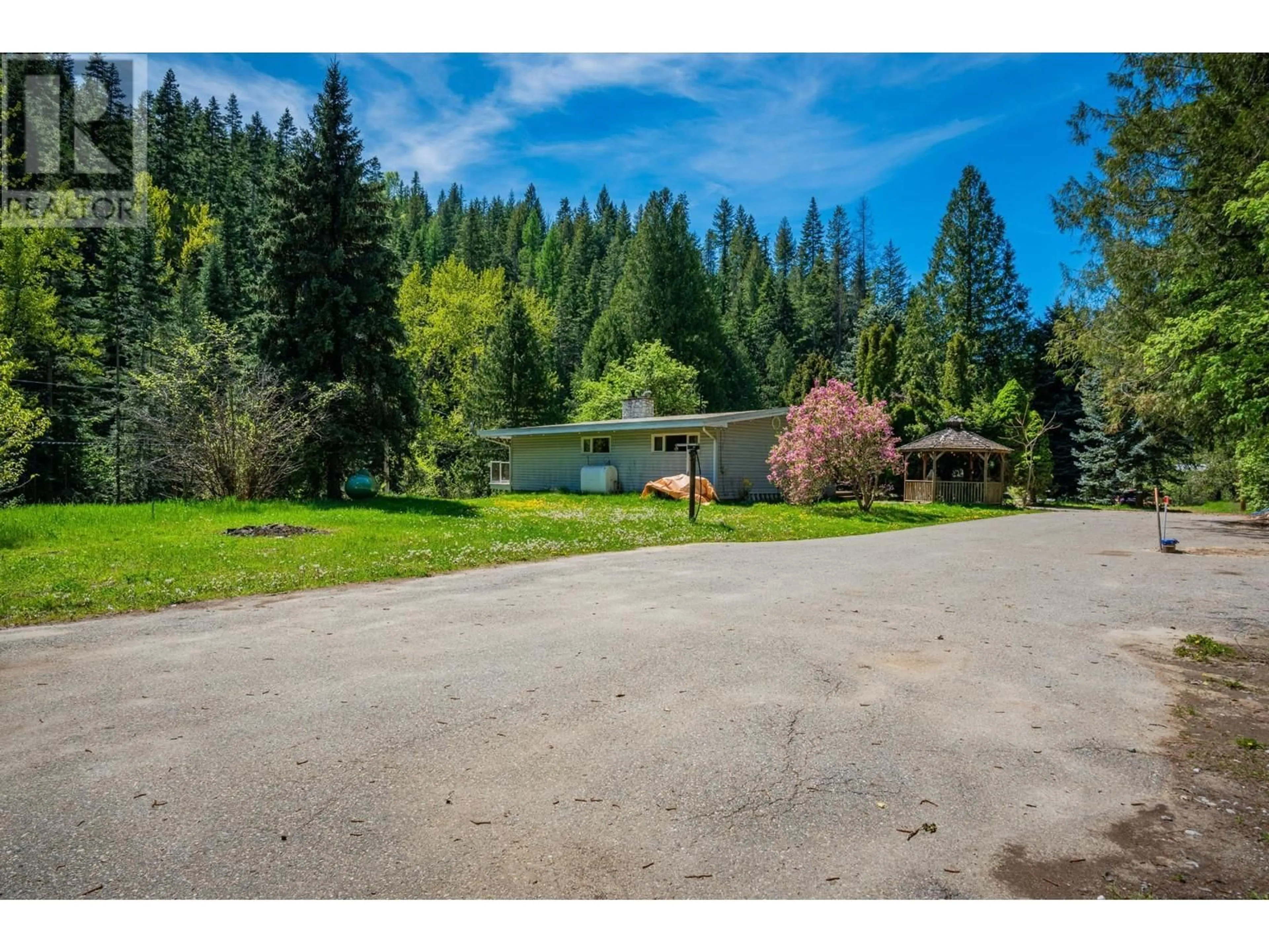 A pic from outside/outdoor area/front of a property/back of a property/a pic from drone, unknown for 3650 PLACE Road, Crescent Valley British Columbia V0G1H0