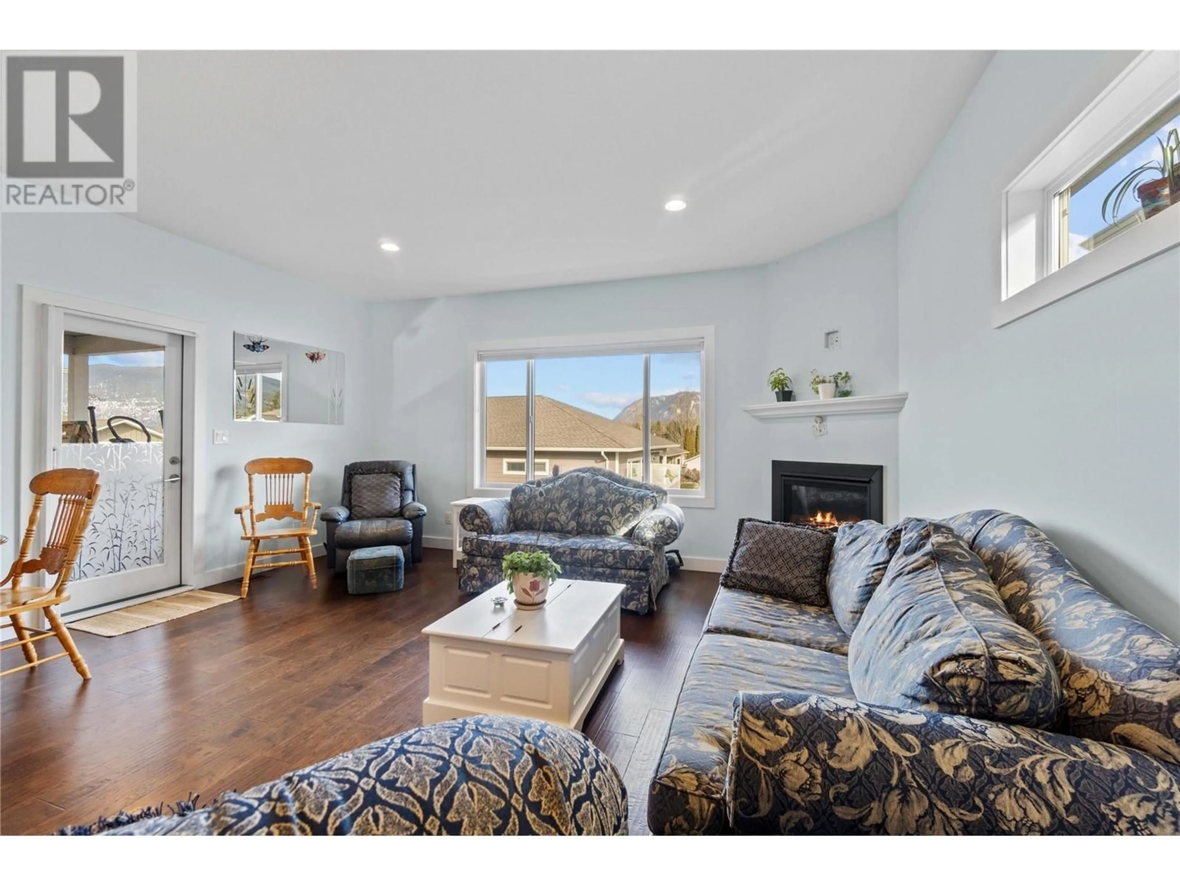 Living room with furniture, unknown for 3 - 1341 30 STREET NORTHEAST, Salmon Arm British Columbia V1E0A7