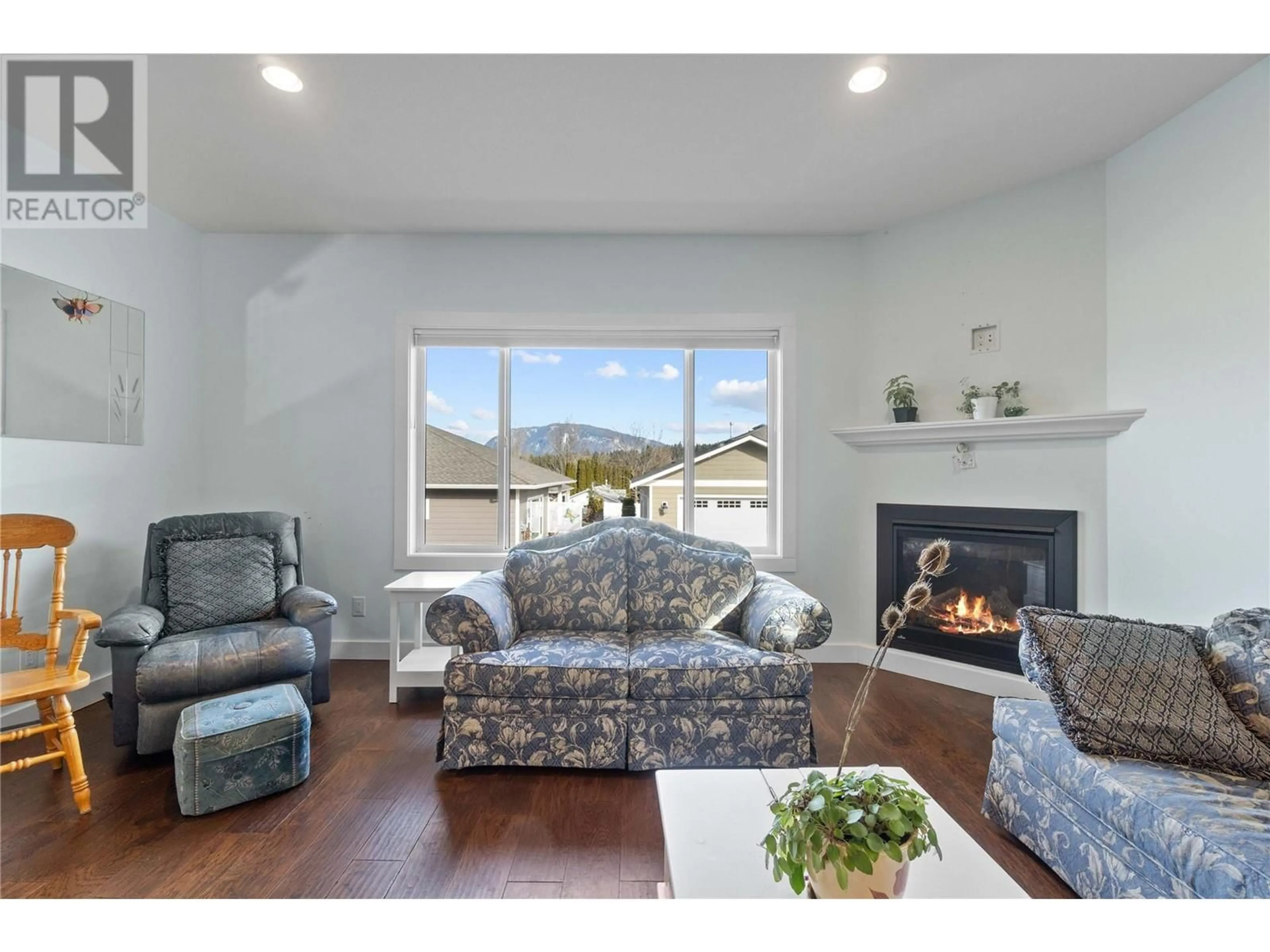 Living room with furniture, unknown for 3 - 1341 30 STREET NORTHEAST, Salmon Arm British Columbia V1E0A7