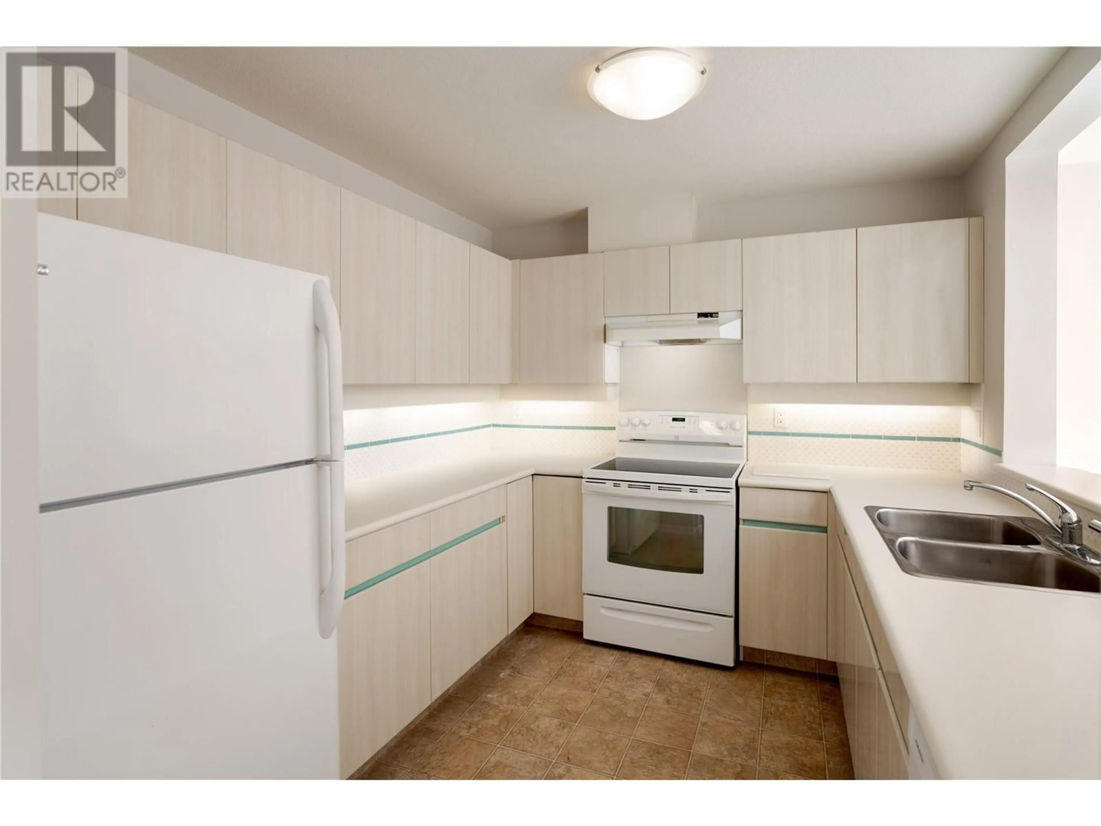 Standard kitchen, unknown for 3157 Casorso Road Unit# 103, Kelowna British Columbia V1Y6X9