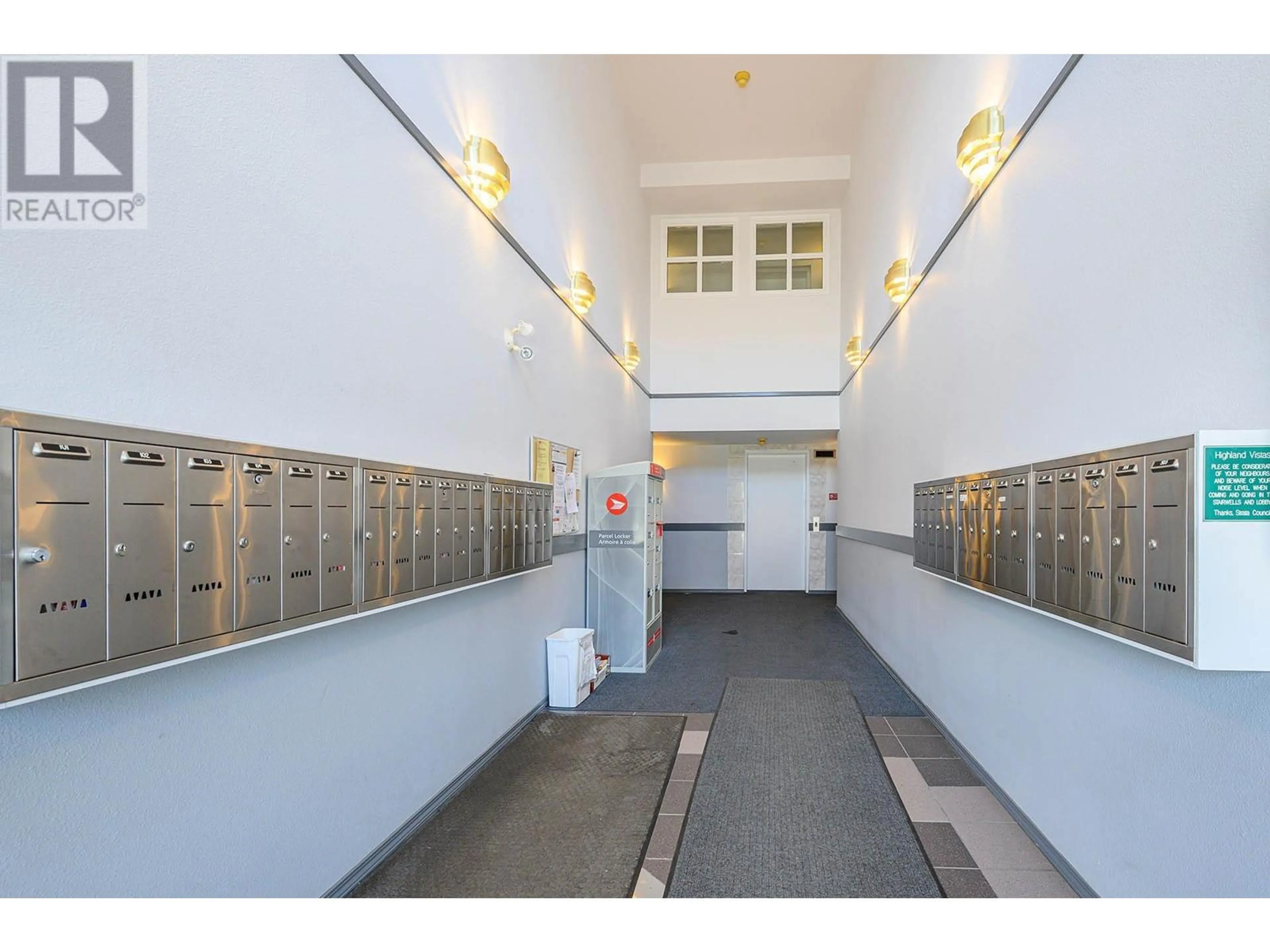 Indoor foyer for 204 - 1160 HUGH ALLAN DRIVE, Kamloops British Columbia V1S1T5