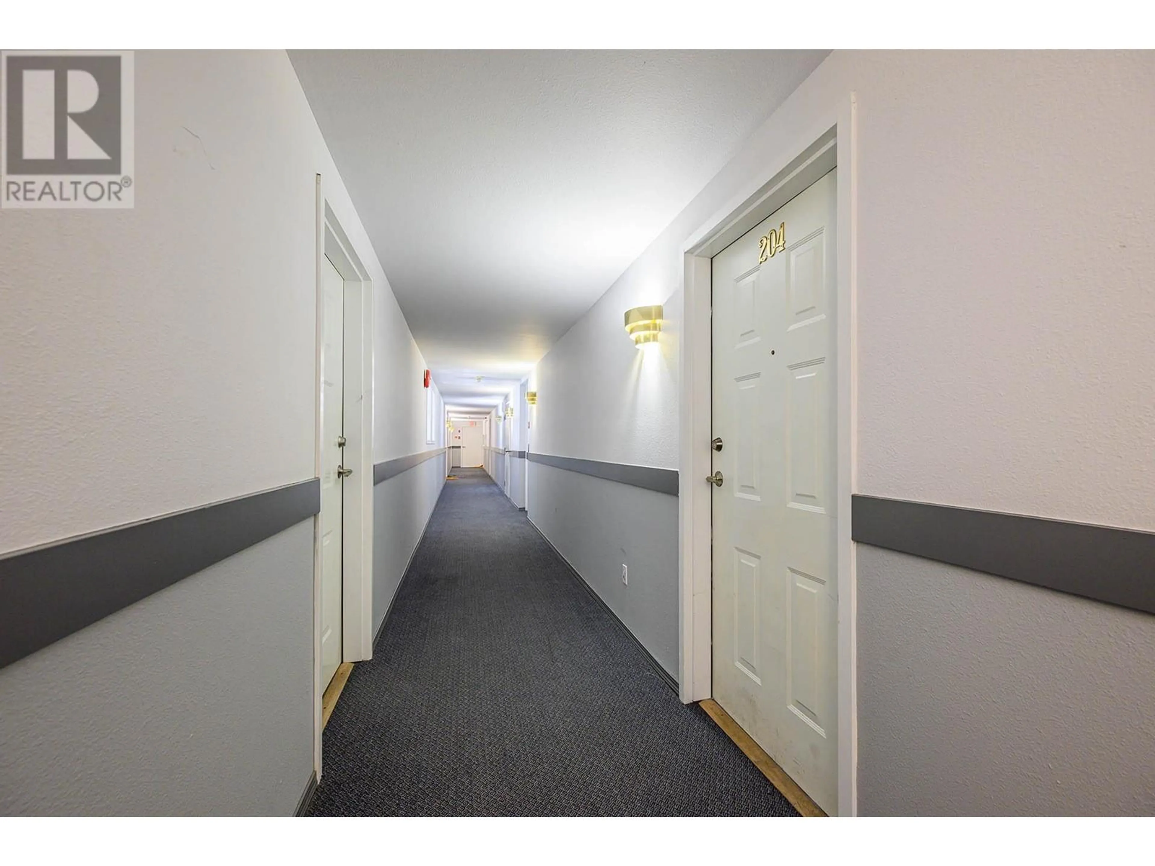 Indoor foyer for 204 - 1160 HUGH ALLAN DRIVE, Kamloops British Columbia V1S1T5