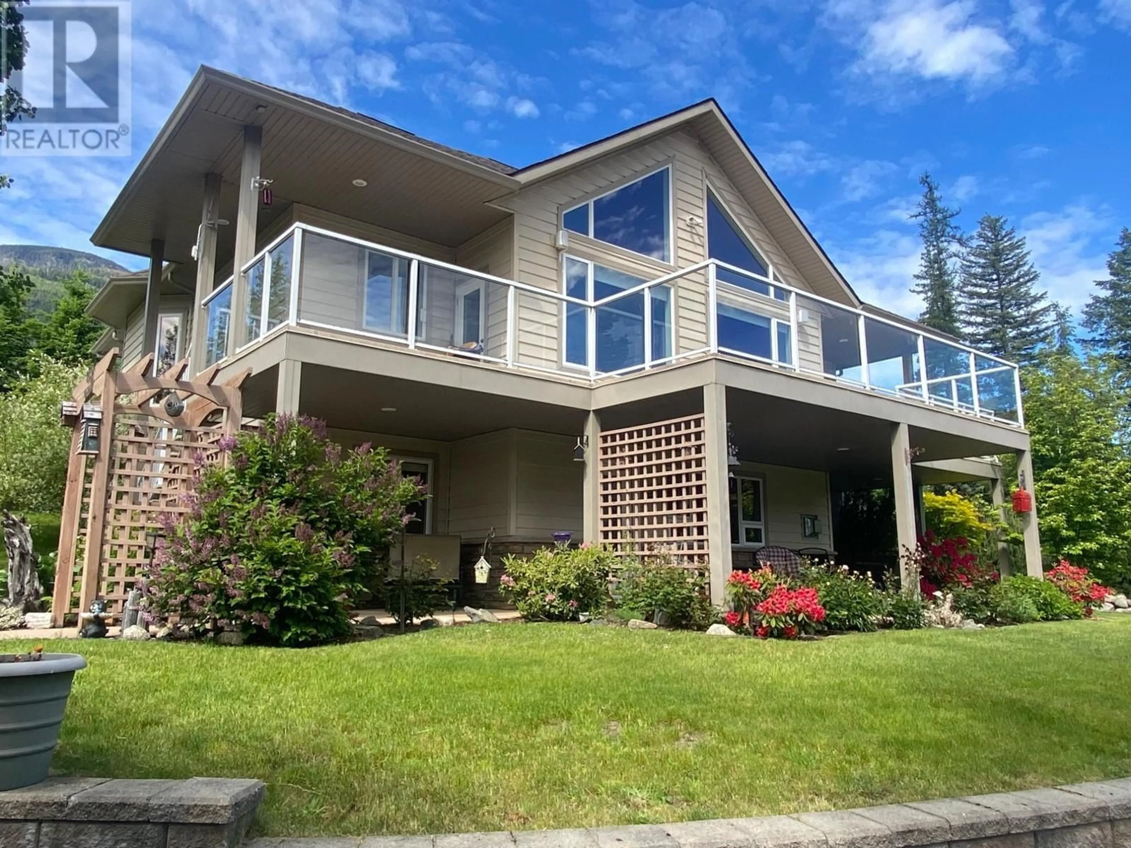 Home with vinyl exterior material, water/lake/river/ocean view for 6817 GRANDVIEW DRIVE, Nelson British Columbia V1L6W6