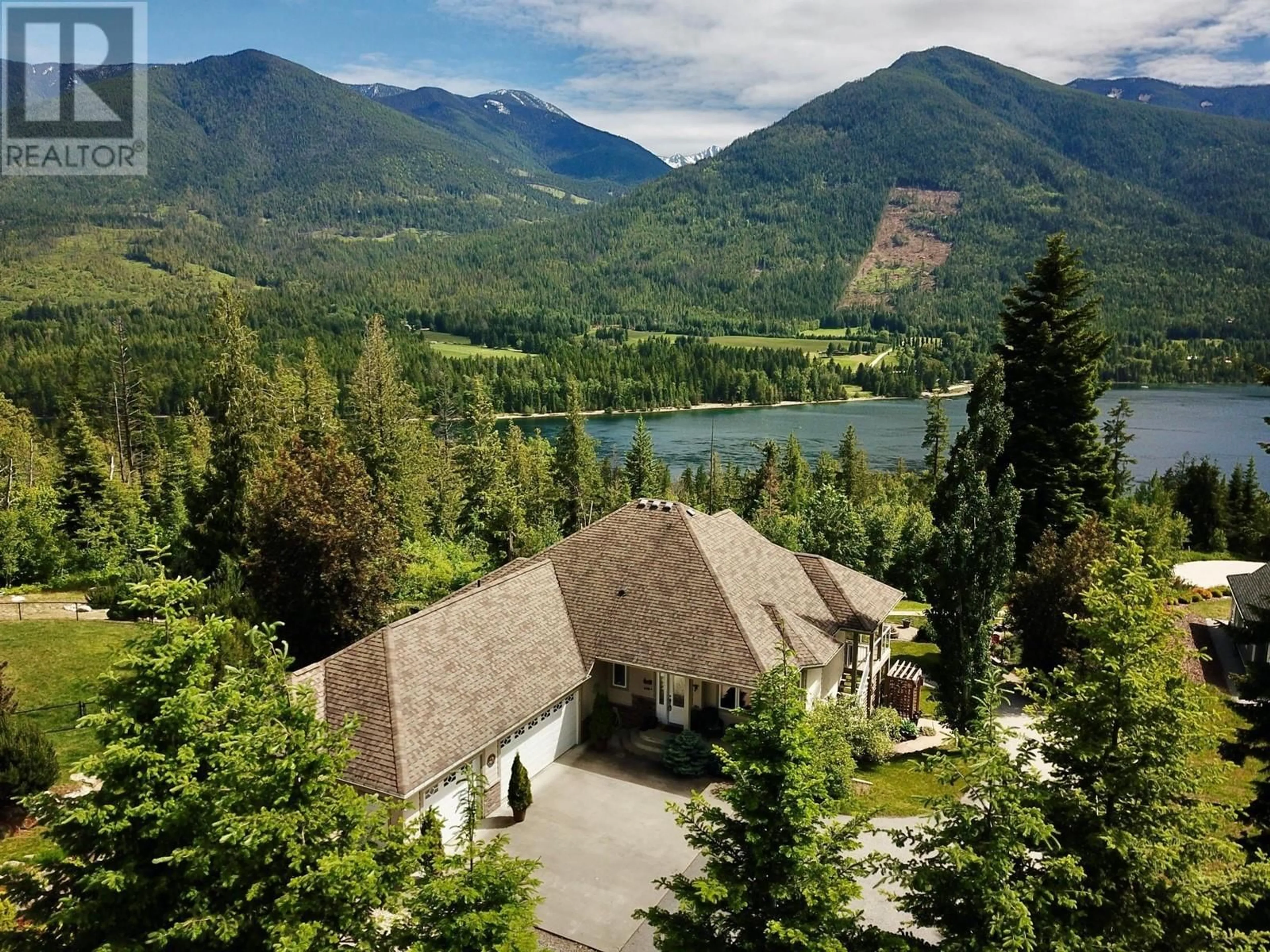 A pic from outside/outdoor area/front of a property/back of a property/a pic from drone, mountain view for 6817 GRANDVIEW DRIVE, Nelson British Columbia V1L6W6