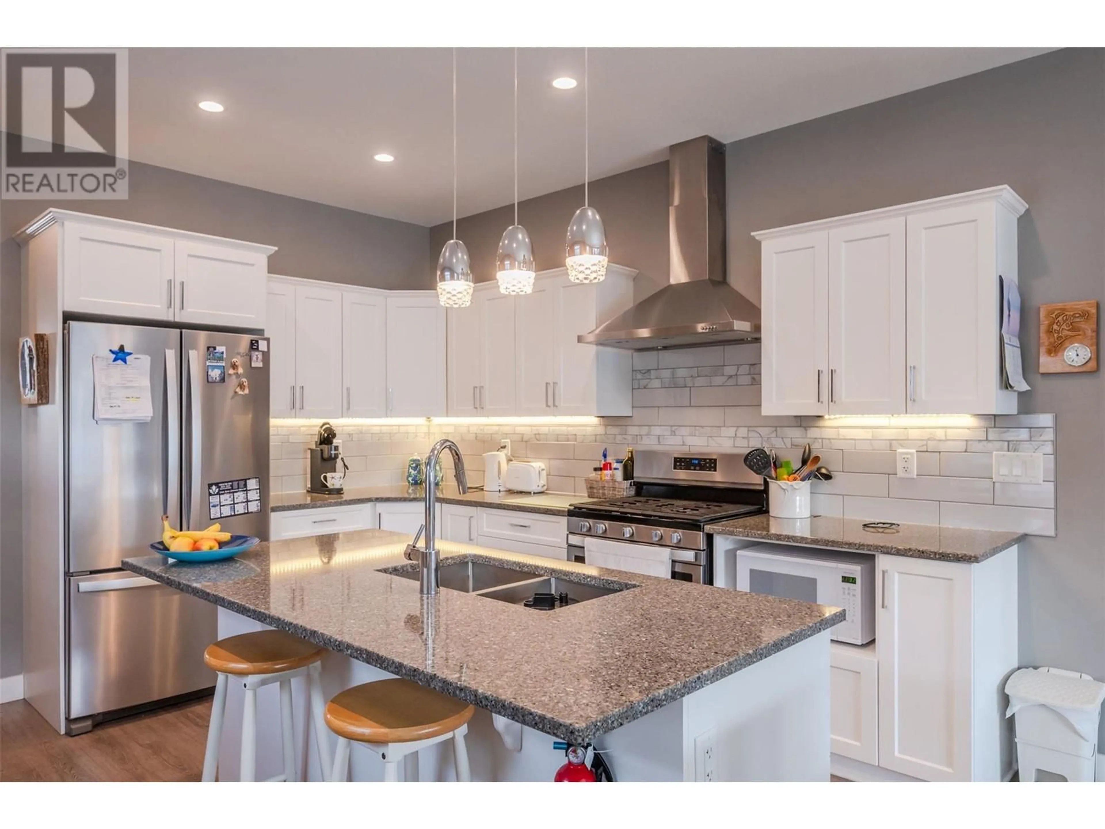 Contemporary kitchen, ceramic/tile floor for 41 - 351 WARREN AVENUE WEST, Penticton British Columbia V2A3N2