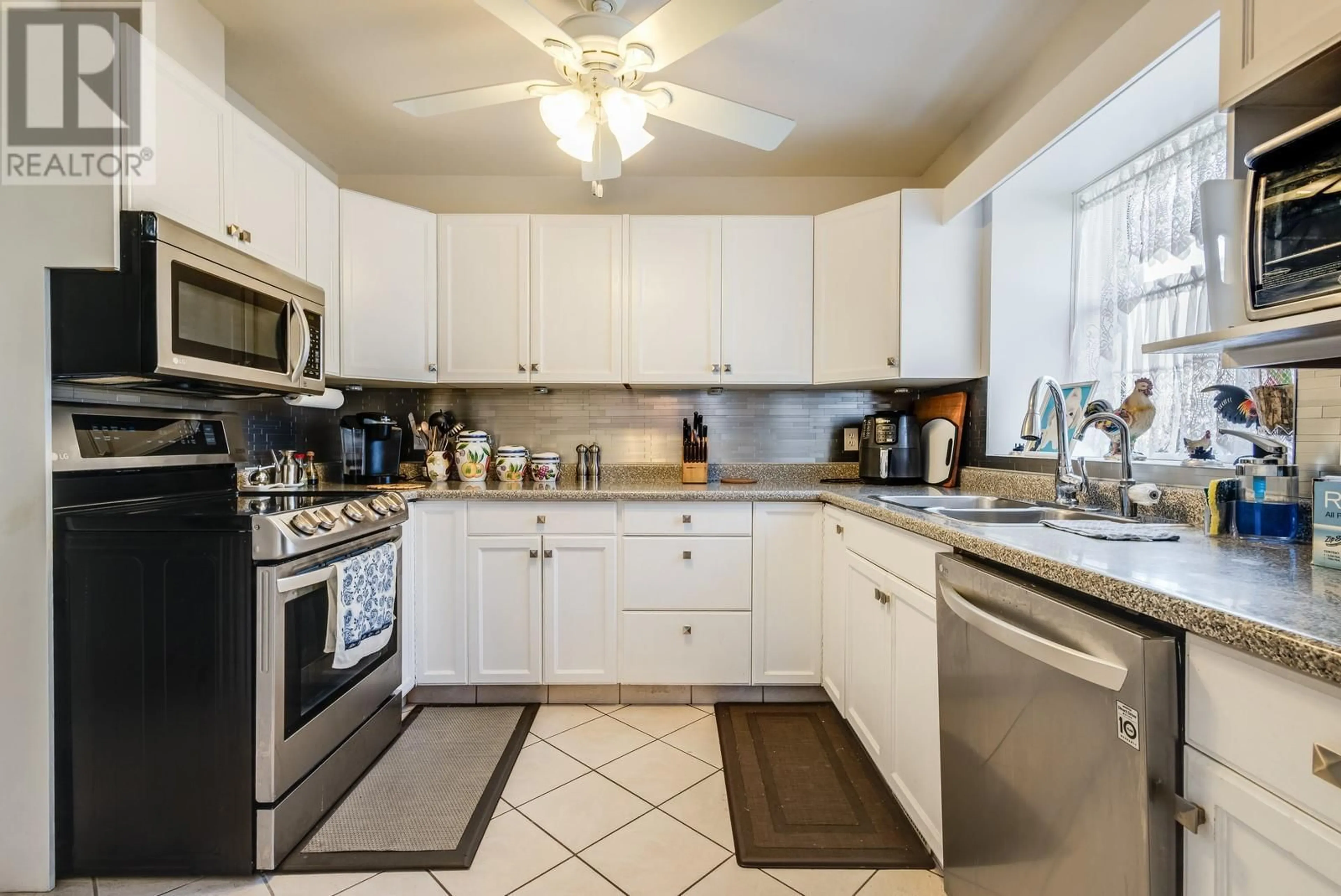 Standard kitchen, ceramic/tile floor for 25 - 1874 PARKVIEW CRESCENT, Kelowna British Columbia V1X7G6