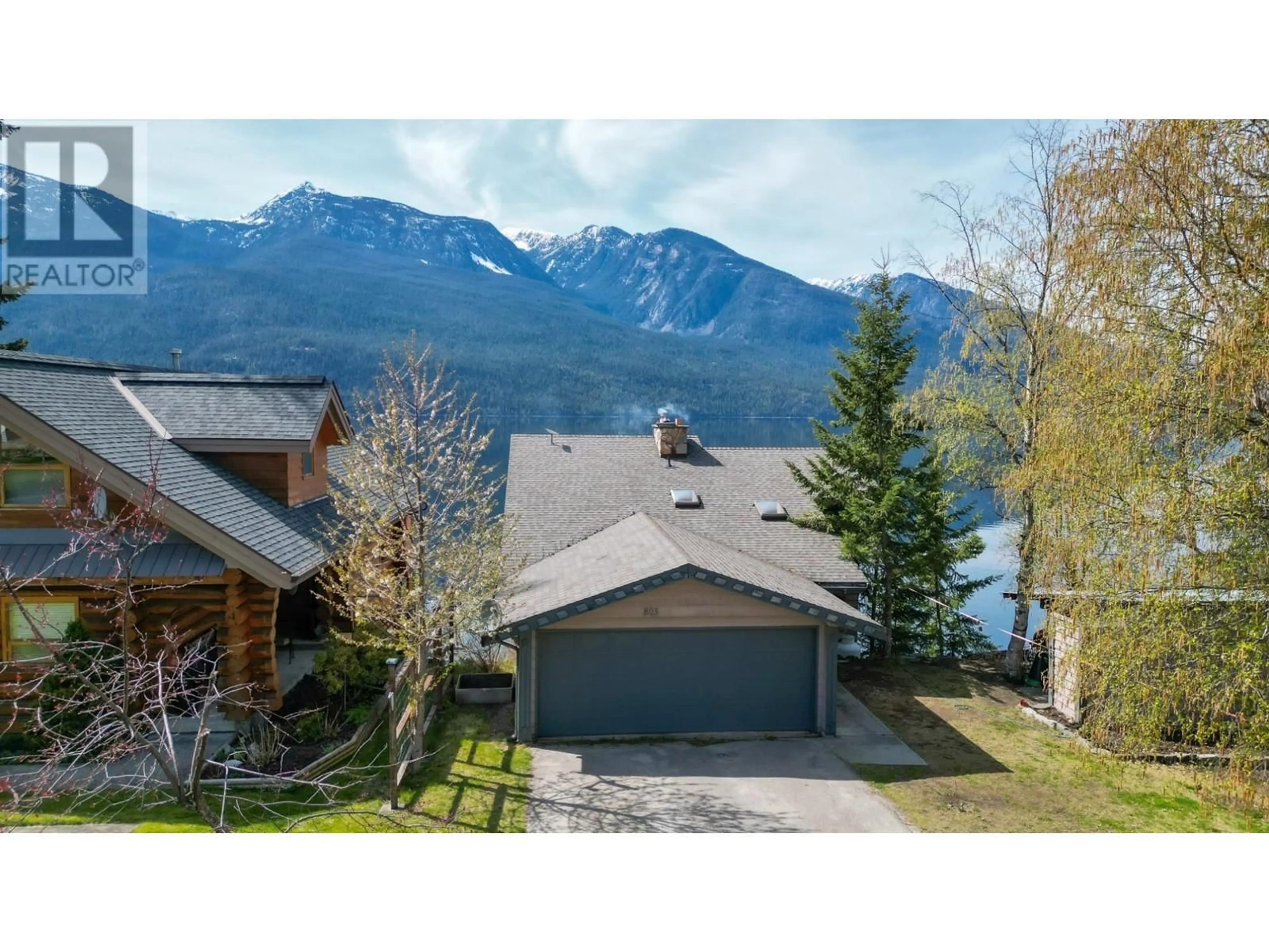 A pic from outside/outdoor area/front of a property/back of a property/a pic from drone, mountain view for 803 SILVER COVE Drive, Silverton British Columbia V0G1S0