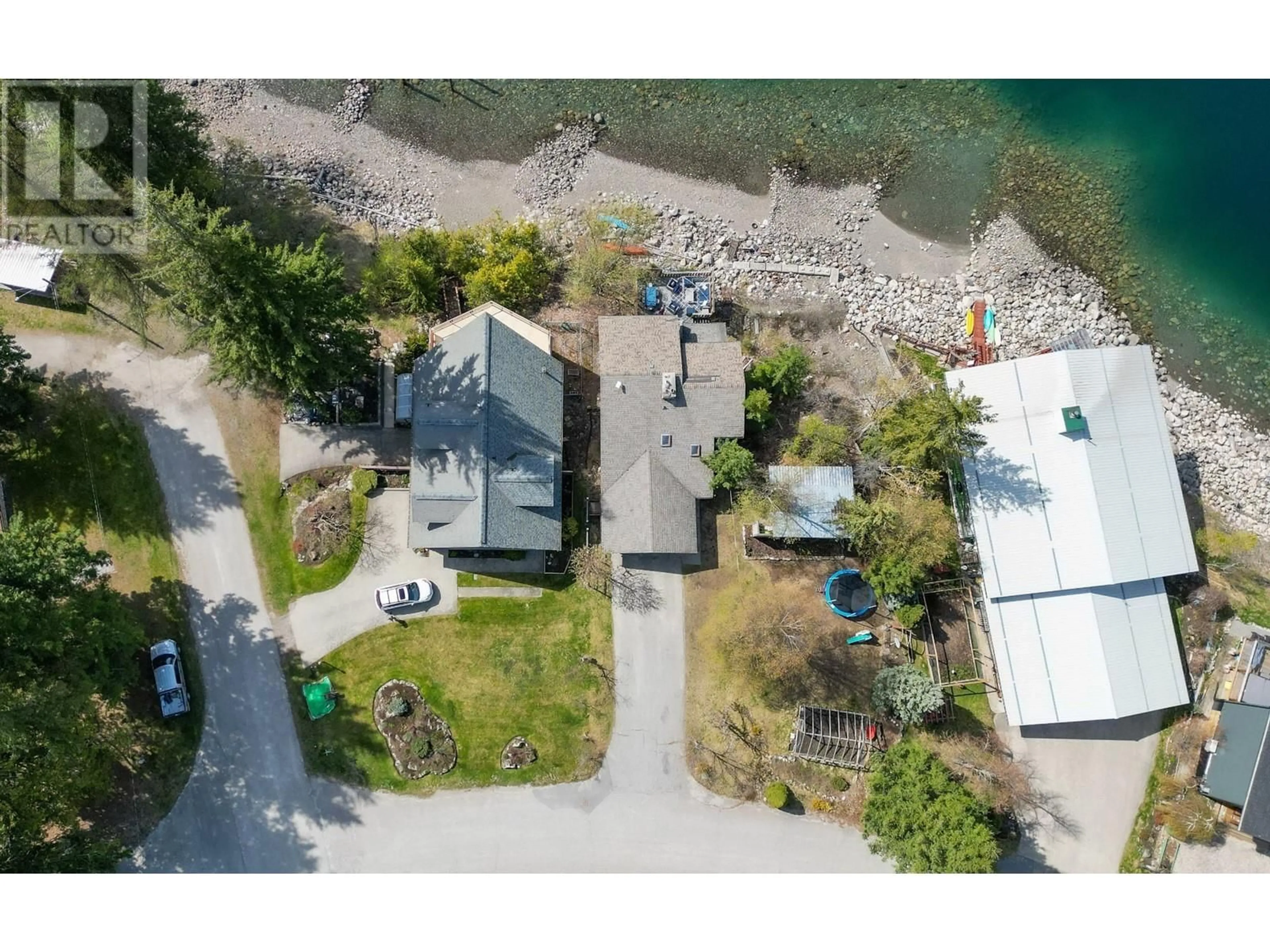 A pic from outside/outdoor area/front of a property/back of a property/a pic from drone, water/lake/river/ocean view for 803 SILVER COVE Drive, Silverton British Columbia V0G1S0