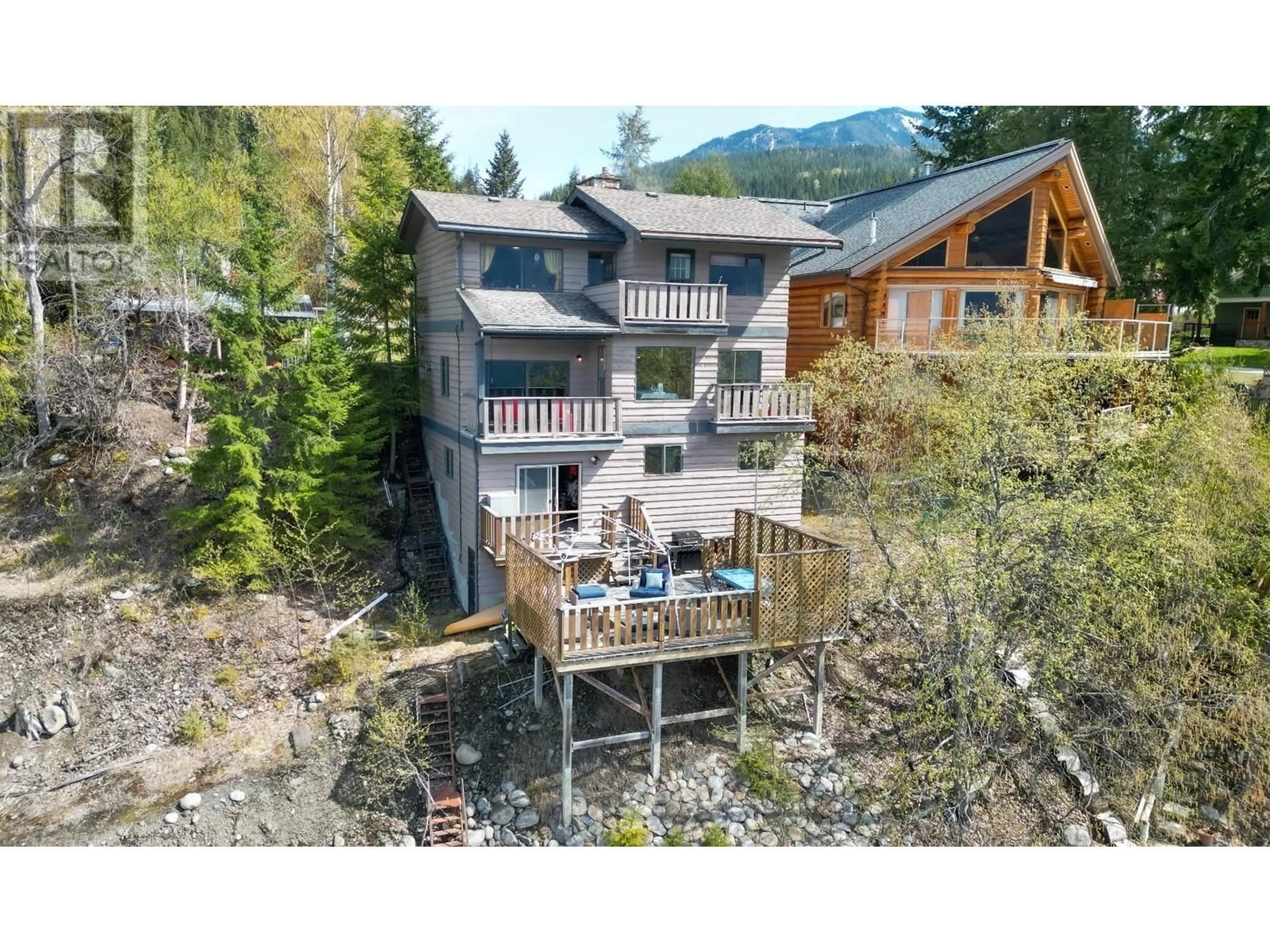 A pic from outside/outdoor area/front of a property/back of a property/a pic from drone, water/lake/river/ocean view for 803 SILVER COVE Drive, Silverton British Columbia V0G1S0