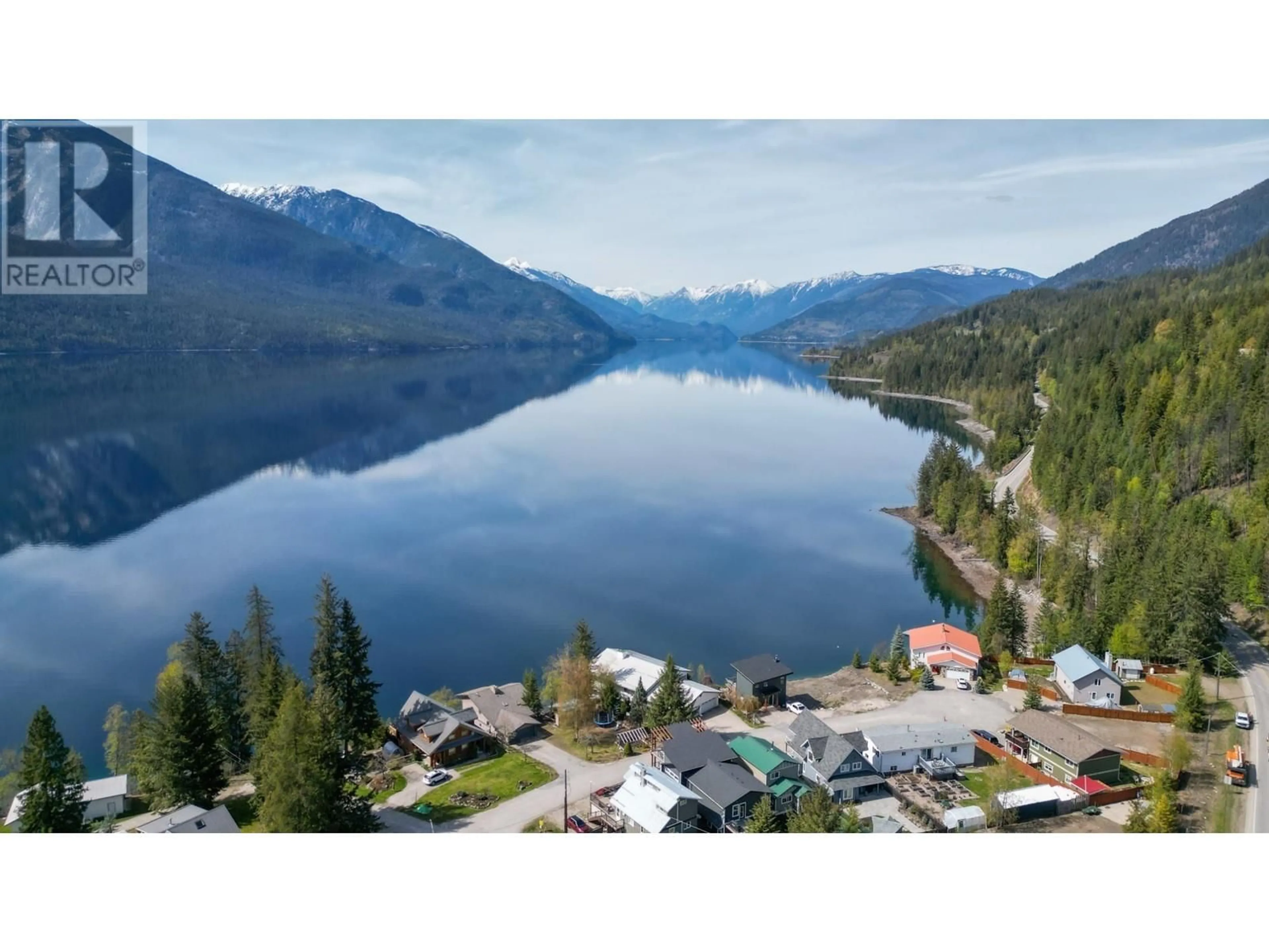 A pic from outside/outdoor area/front of a property/back of a property/a pic from drone, water/lake/river/ocean view for 803 SILVER COVE Drive, Silverton British Columbia V0G1S0