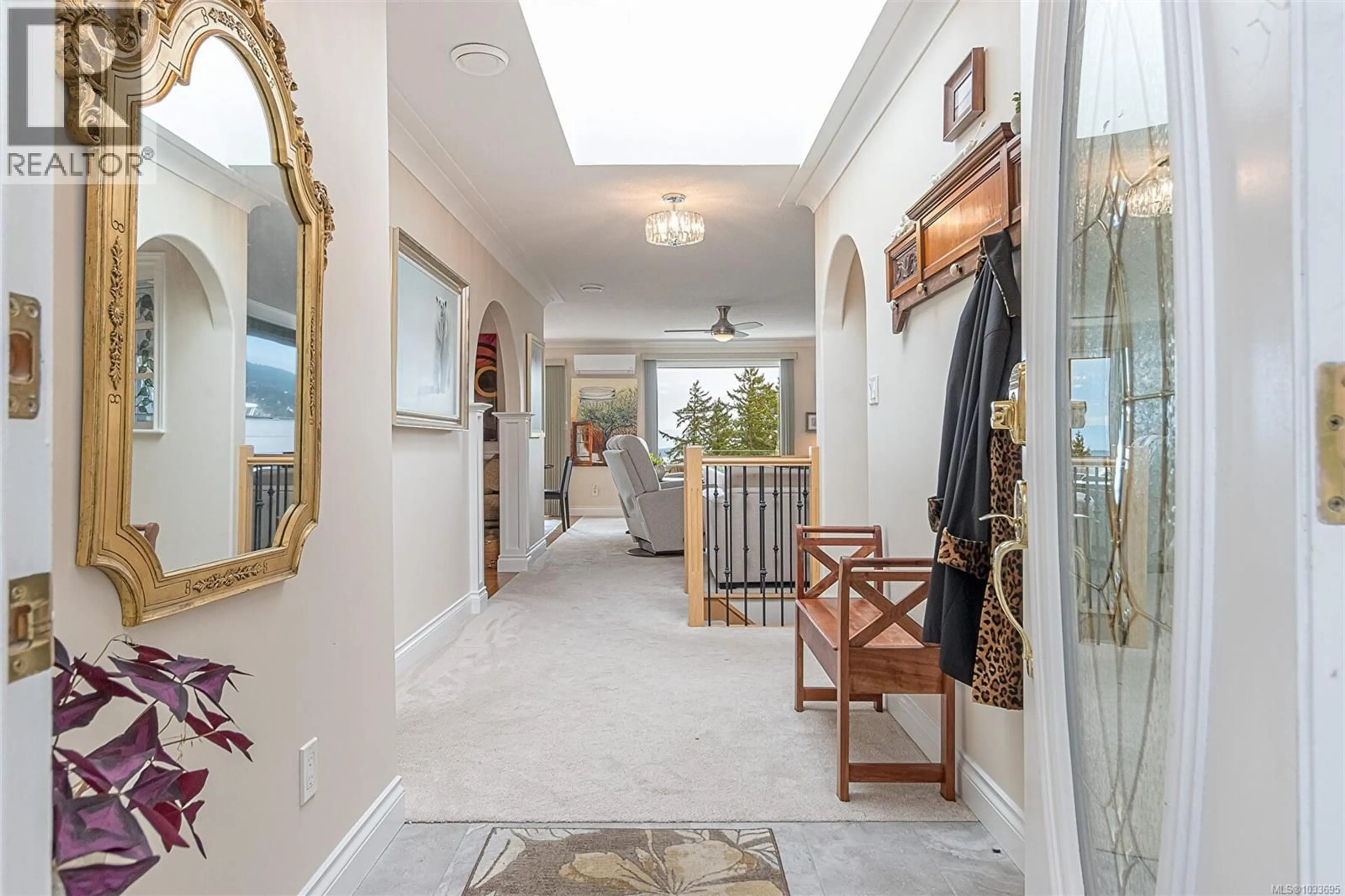 Indoor entryway for 1089 COLLEGE DRIVE, Nanaimo British Columbia V9R5X3