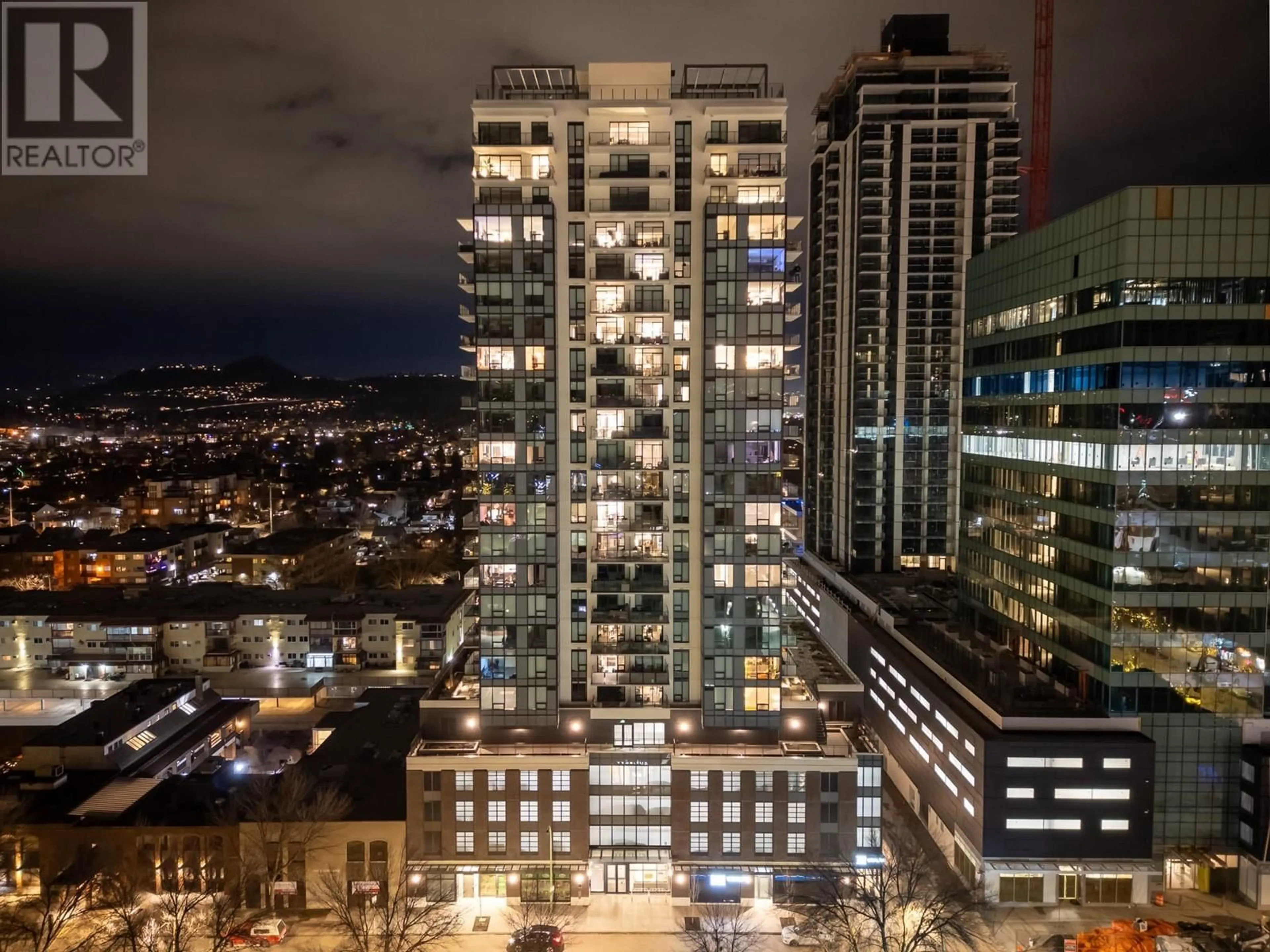 A pic from outside/outdoor area/front of a property/back of a property/a pic from drone, city buildings view from balcony for 606 - 1471 ST PAUL STREET, Kelowna British Columbia V1Y2E4