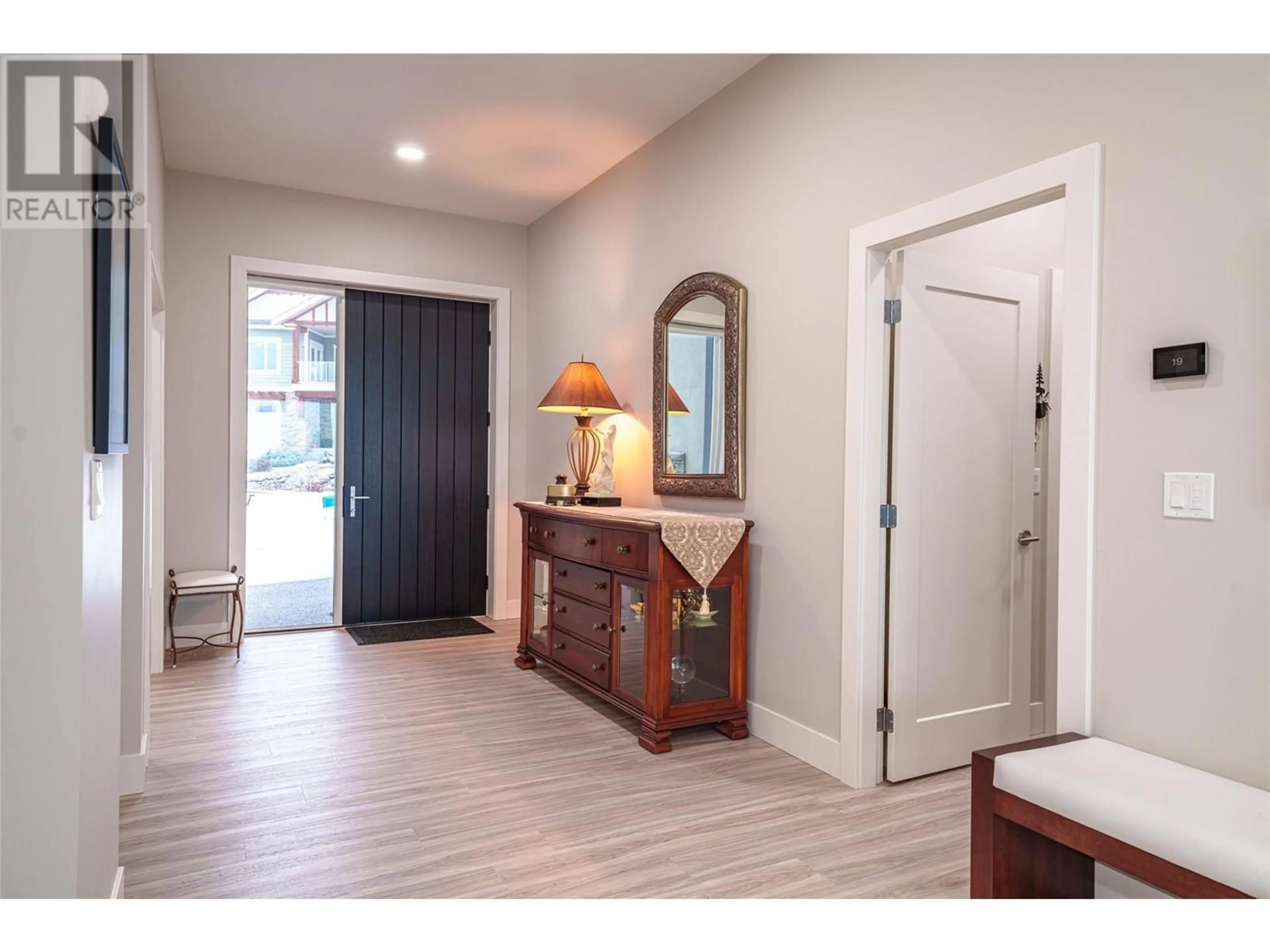 Indoor entryway for 1334 RED MOUNTAIN PLACE, Vernon British Columbia V1B4A3