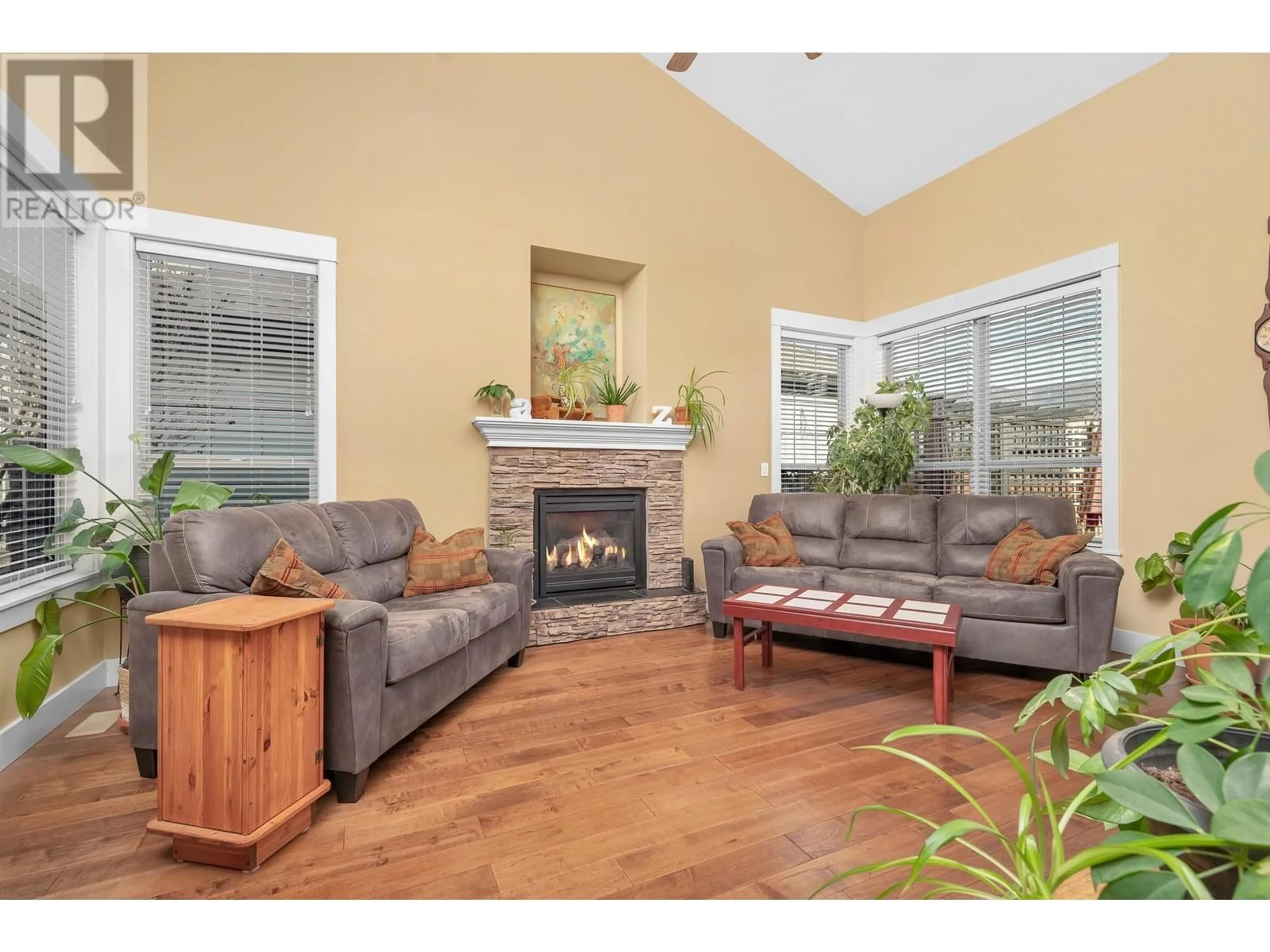 Living room with furniture, wood/laminate floor for 3318 McKechnie Drive, Armstrong British Columbia V4Y0X6