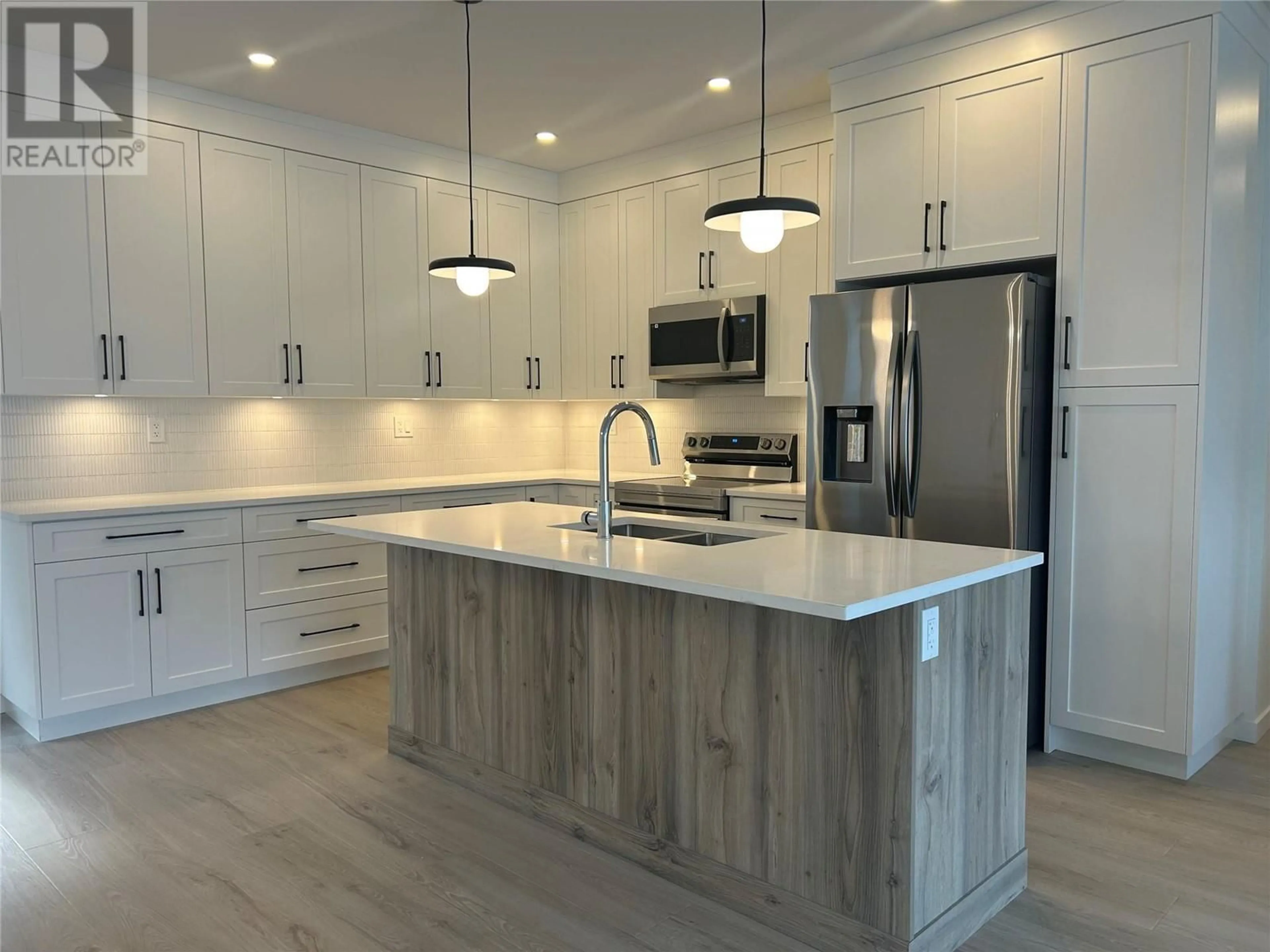 Open concept kitchen, wood/laminate floor for 1225 MONTGOMERY PLACE, Chase British Columbia V0E1M0