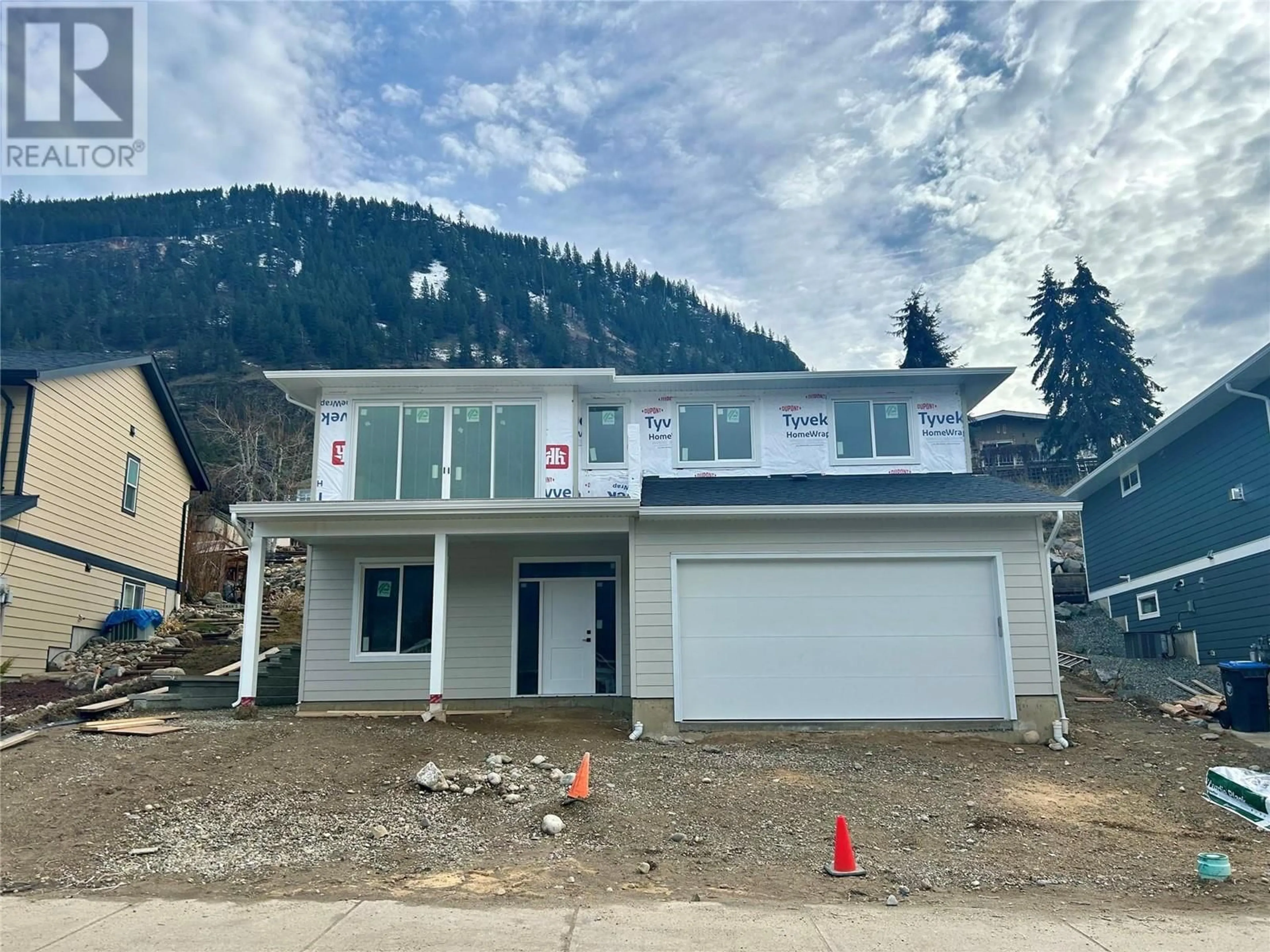 Home with vinyl exterior material, mountain view for 1225 Montgomery Place, Chase British Columbia V0E1M0