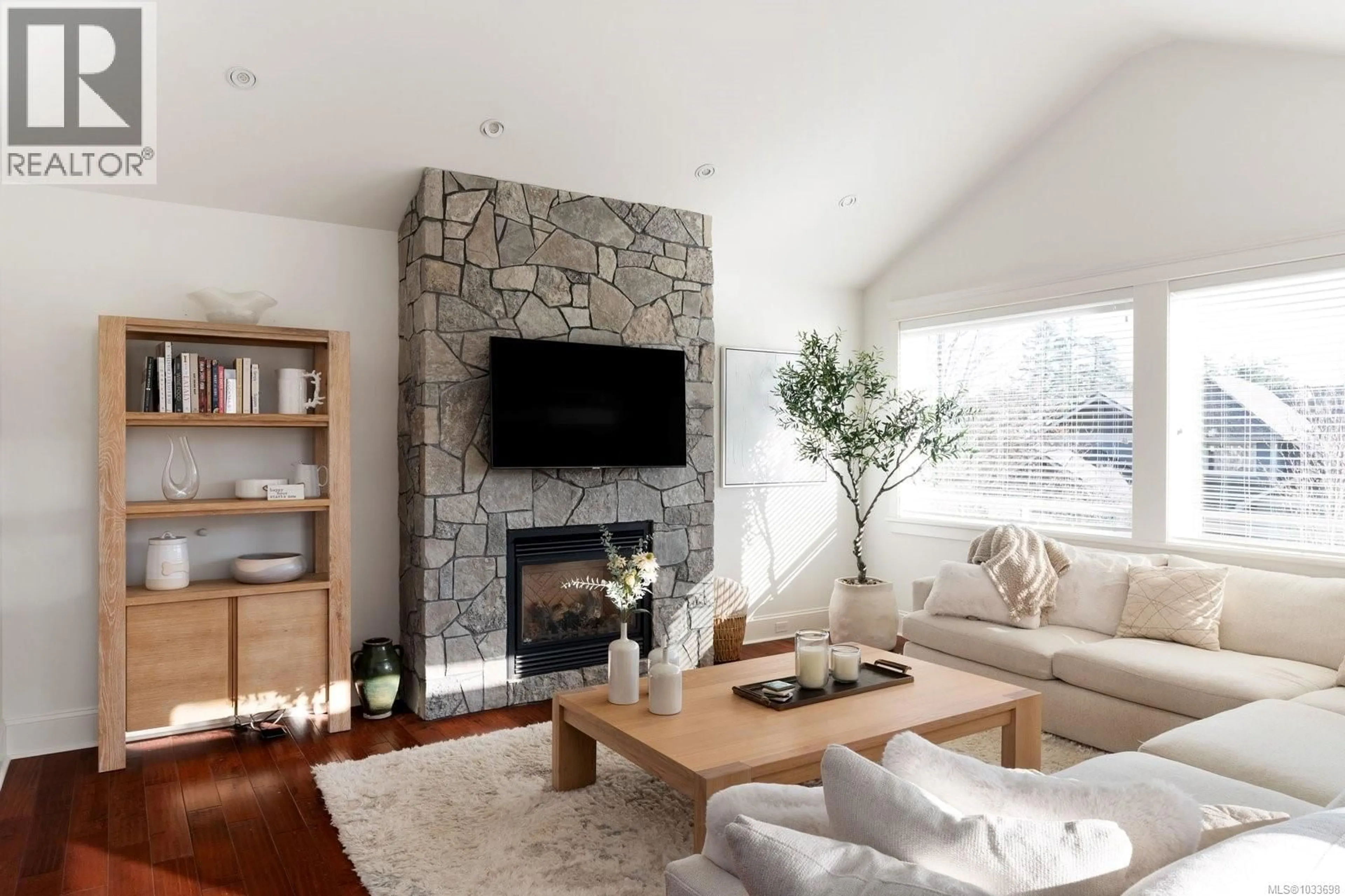 Living room with furniture, unknown for 2145 PLAYERS DRIVE, Langford British Columbia V9B0L2