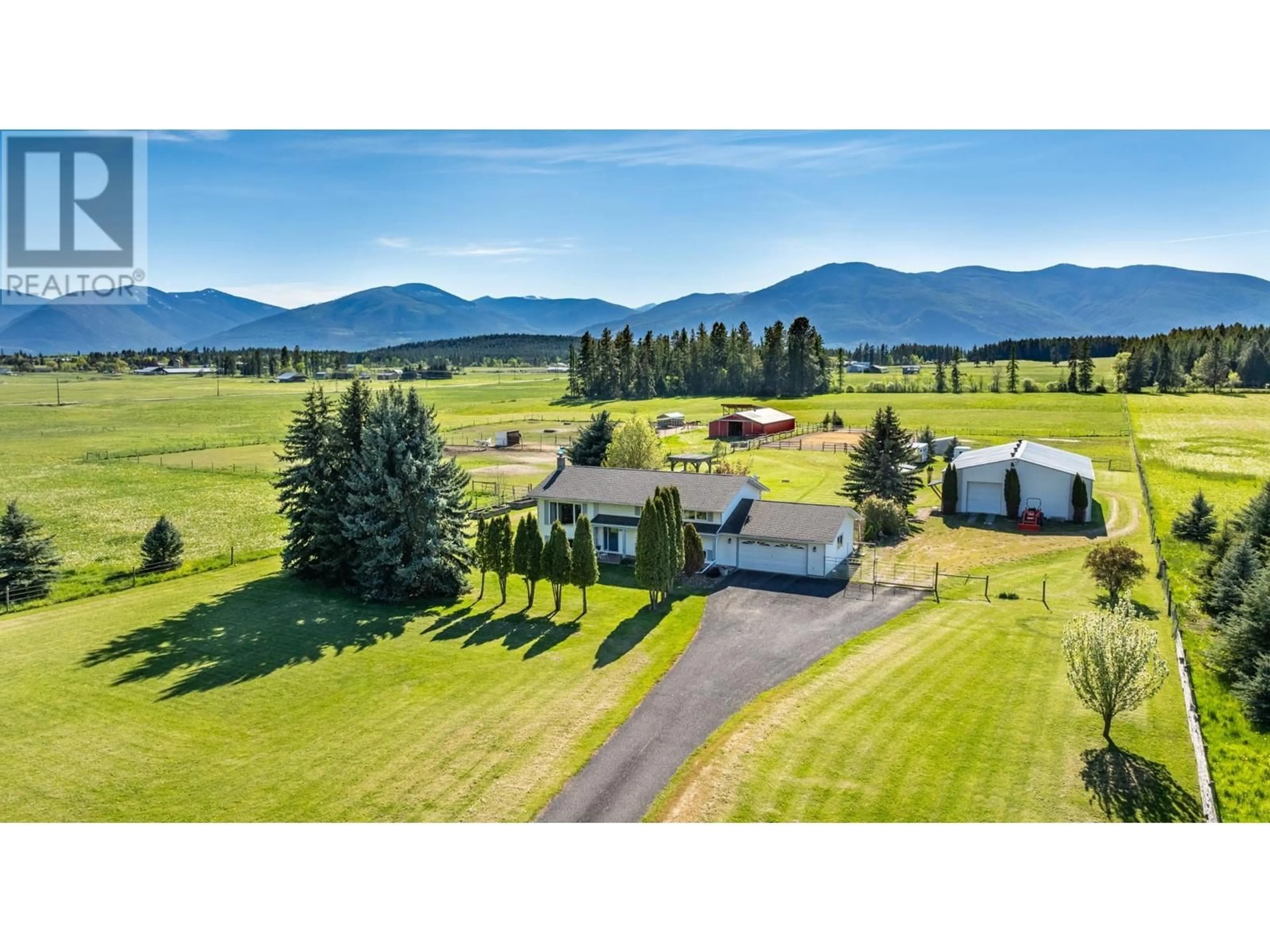 A pic from outside/outdoor area/front of a property/back of a property/a pic from drone, mountain view for 2575 SINCLAIR Road, Lister British Columbia V0B1G2