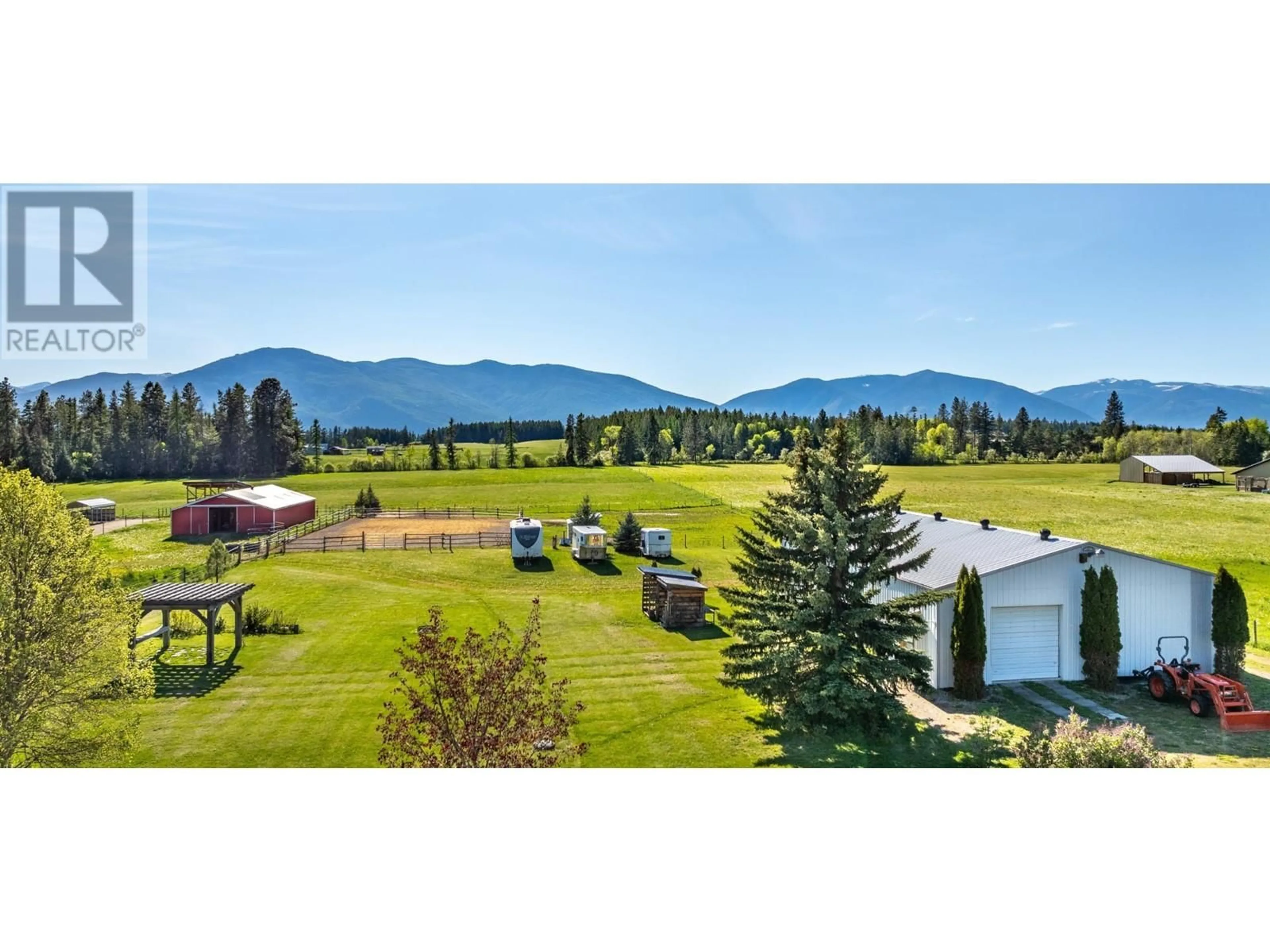 A pic from outside/outdoor area/front of a property/back of a property/a pic from drone, mountain view for 2575 SINCLAIR Road, Lister British Columbia V0B1G2