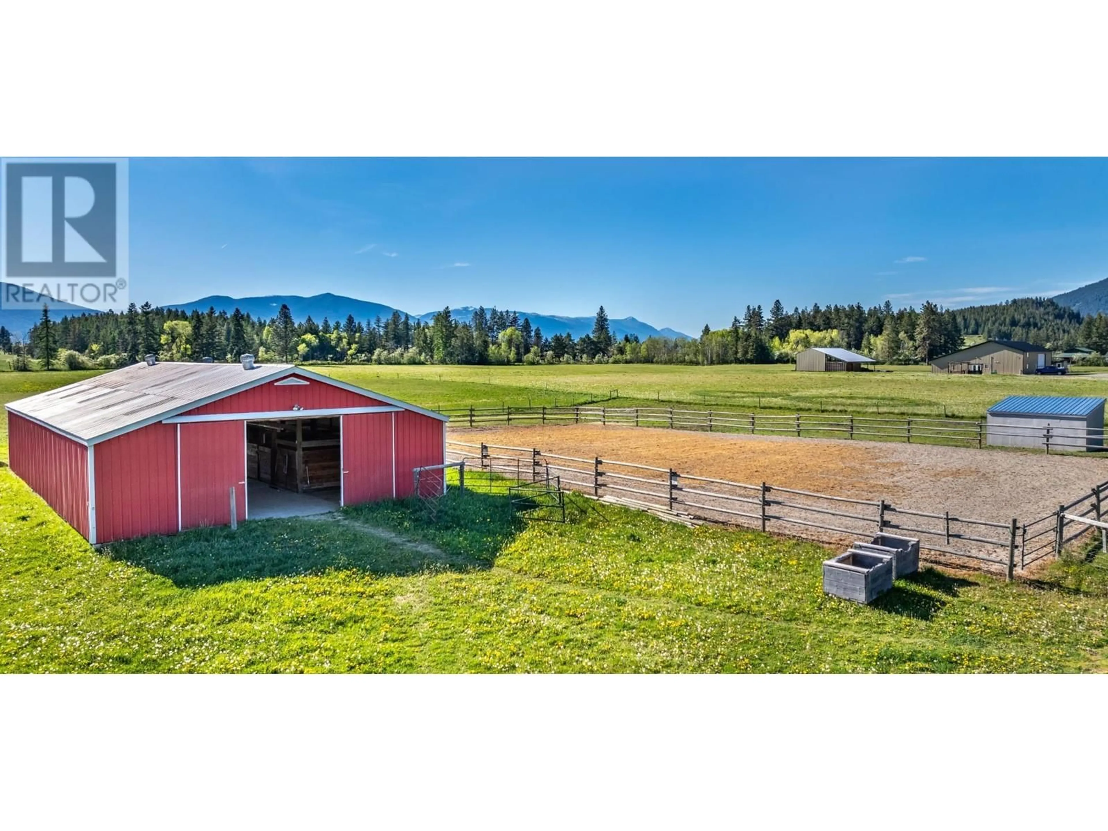 A pic from outside/outdoor area/front of a property/back of a property/a pic from drone, mountain view for 2575 SINCLAIR Road, Lister British Columbia V0B1G2