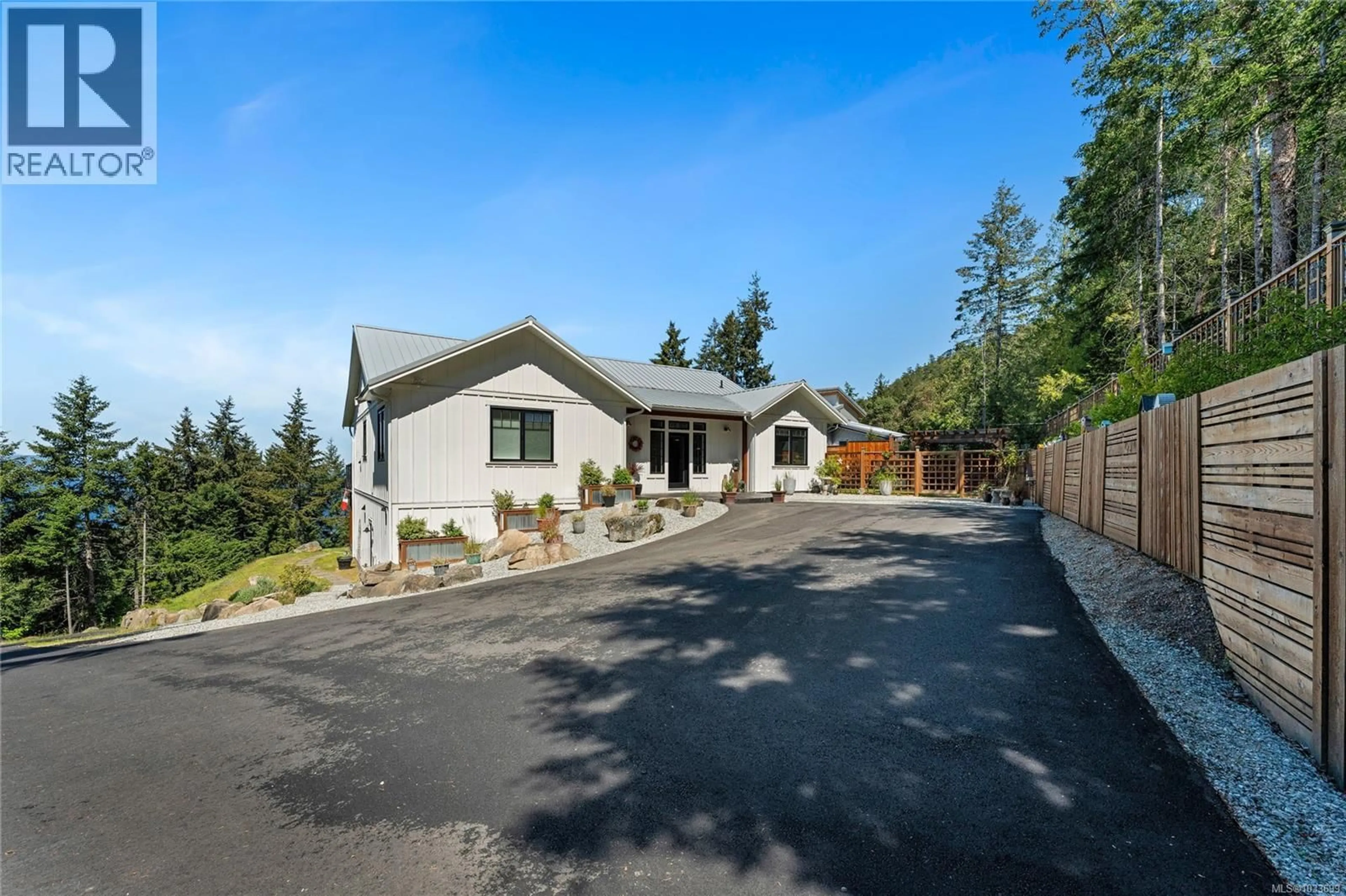A pic from outside/outdoor area/front of a property/back of a property/a pic from drone, mountain view for 347 COLLINS ROAD, Salt Spring British Columbia V8K2N1