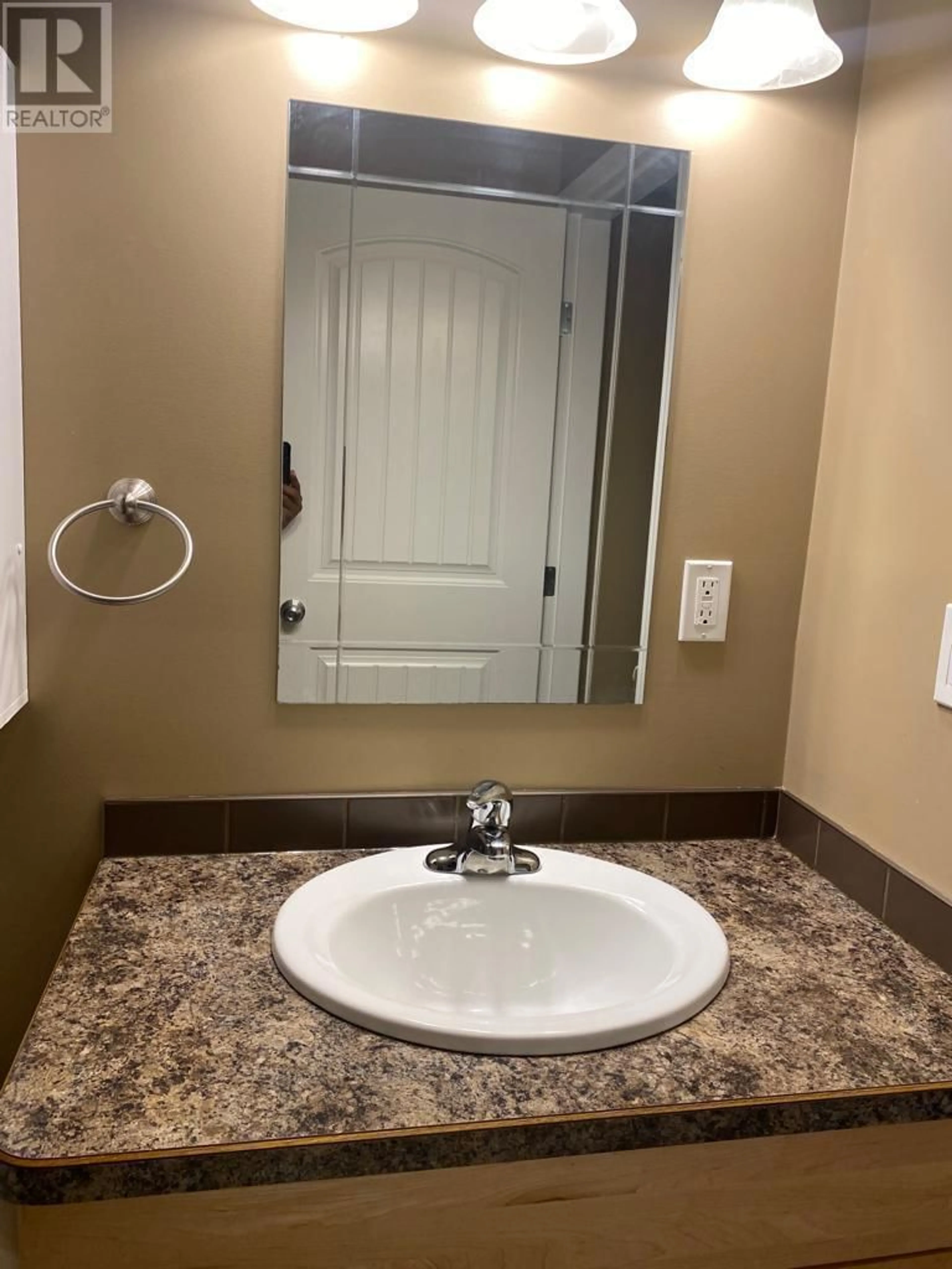 Standard bathroom, unknown for 3 - 801 96 AVENUE, Dawson Creek British Columbia V1G0C5