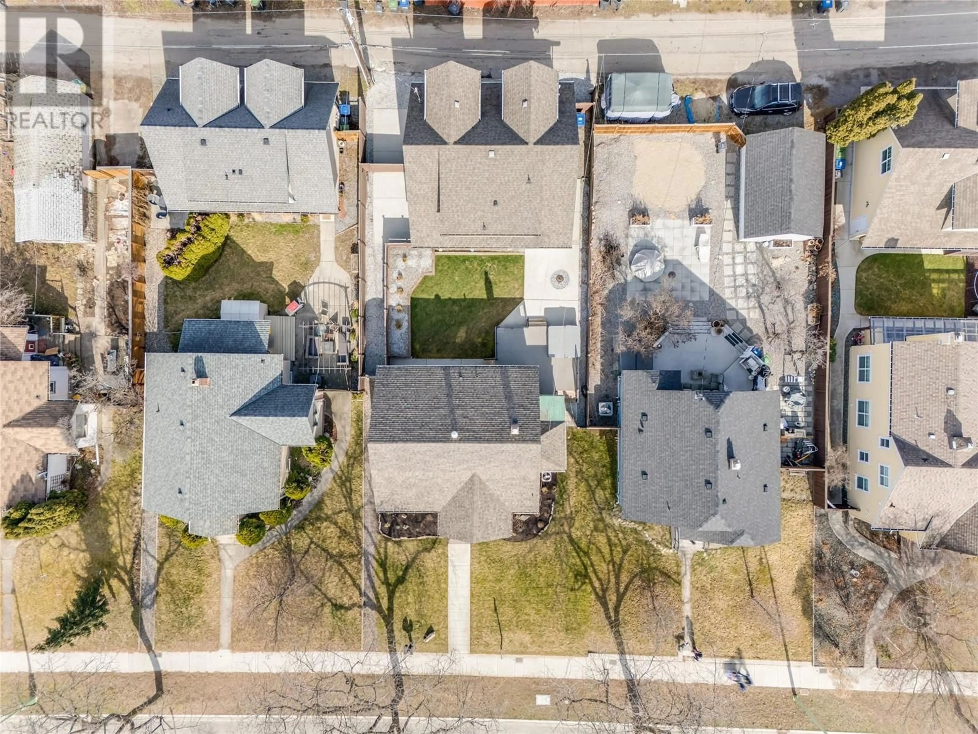 A pic from outside/outdoor area/front of a property/back of a property/a pic from drone, street for 794 Sutherland Avenue, Kelowna British Columbia V1Y5X5