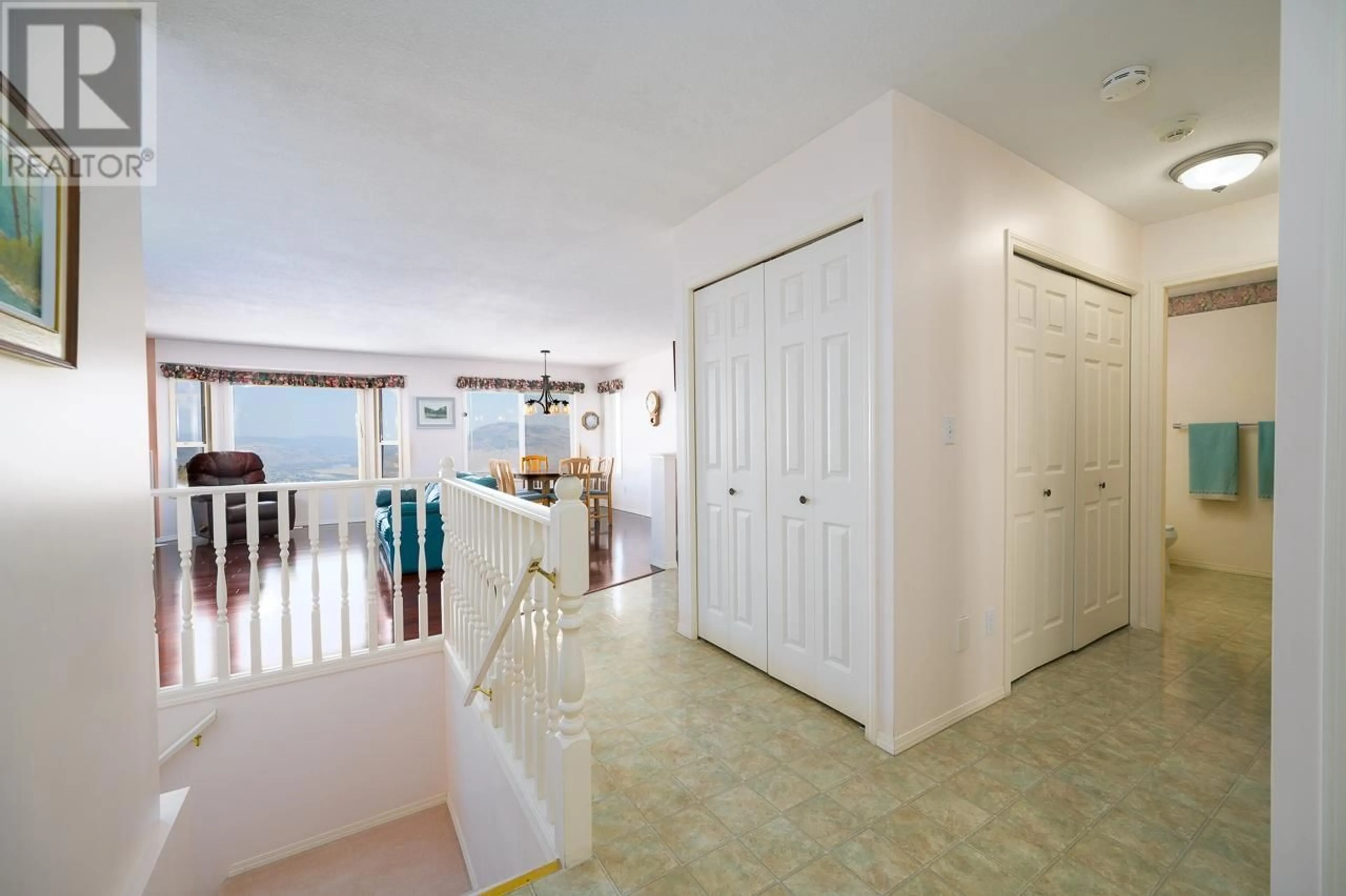 Indoor foyer for 92 - 2022 PACIFIC WAY, Kamloops British Columbia V1S1T1