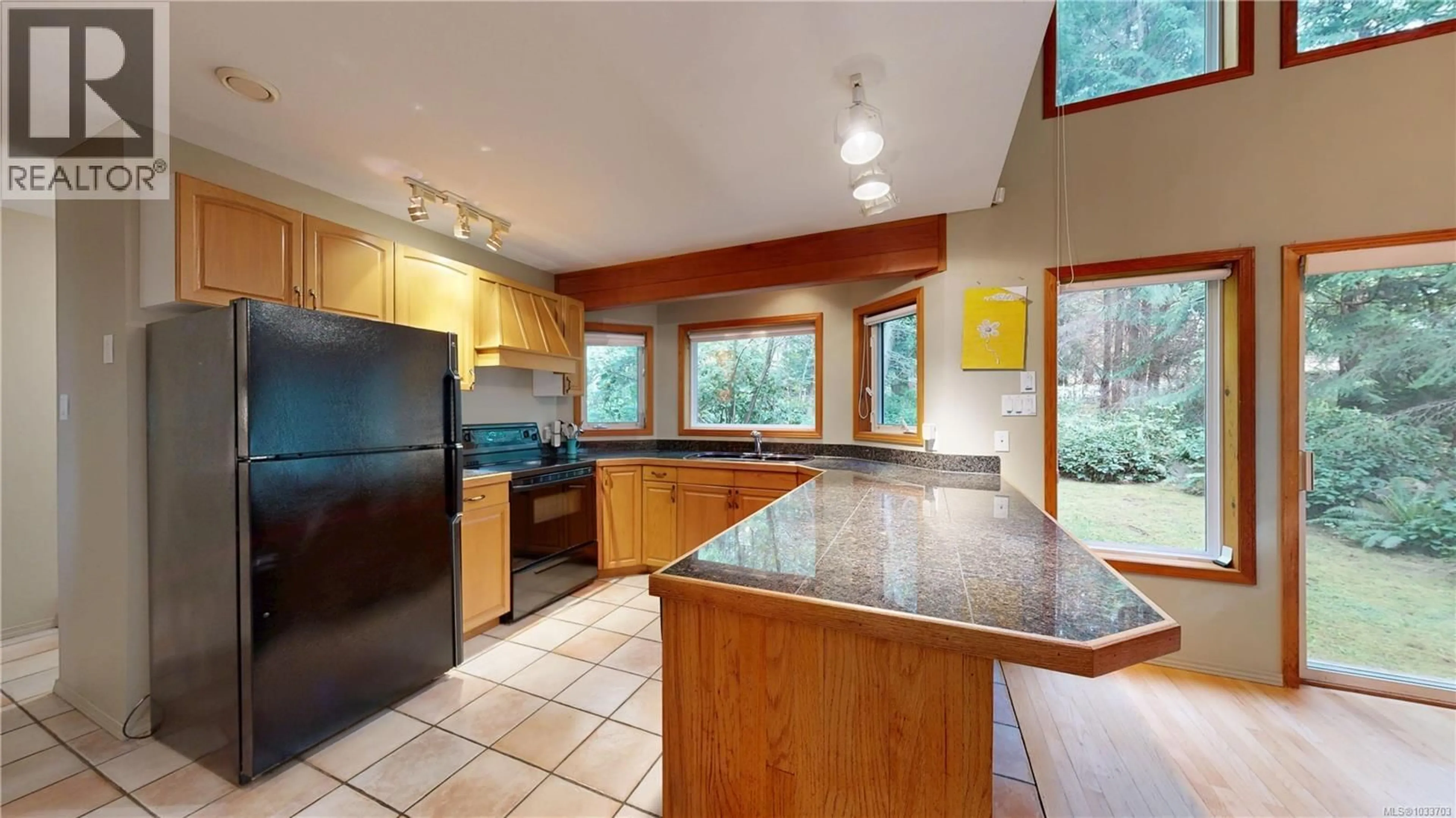 Open concept kitchen, ceramic/tile floor for 190 GRAYSTON ROAD, Gabriola Island British Columbia V0R1X1