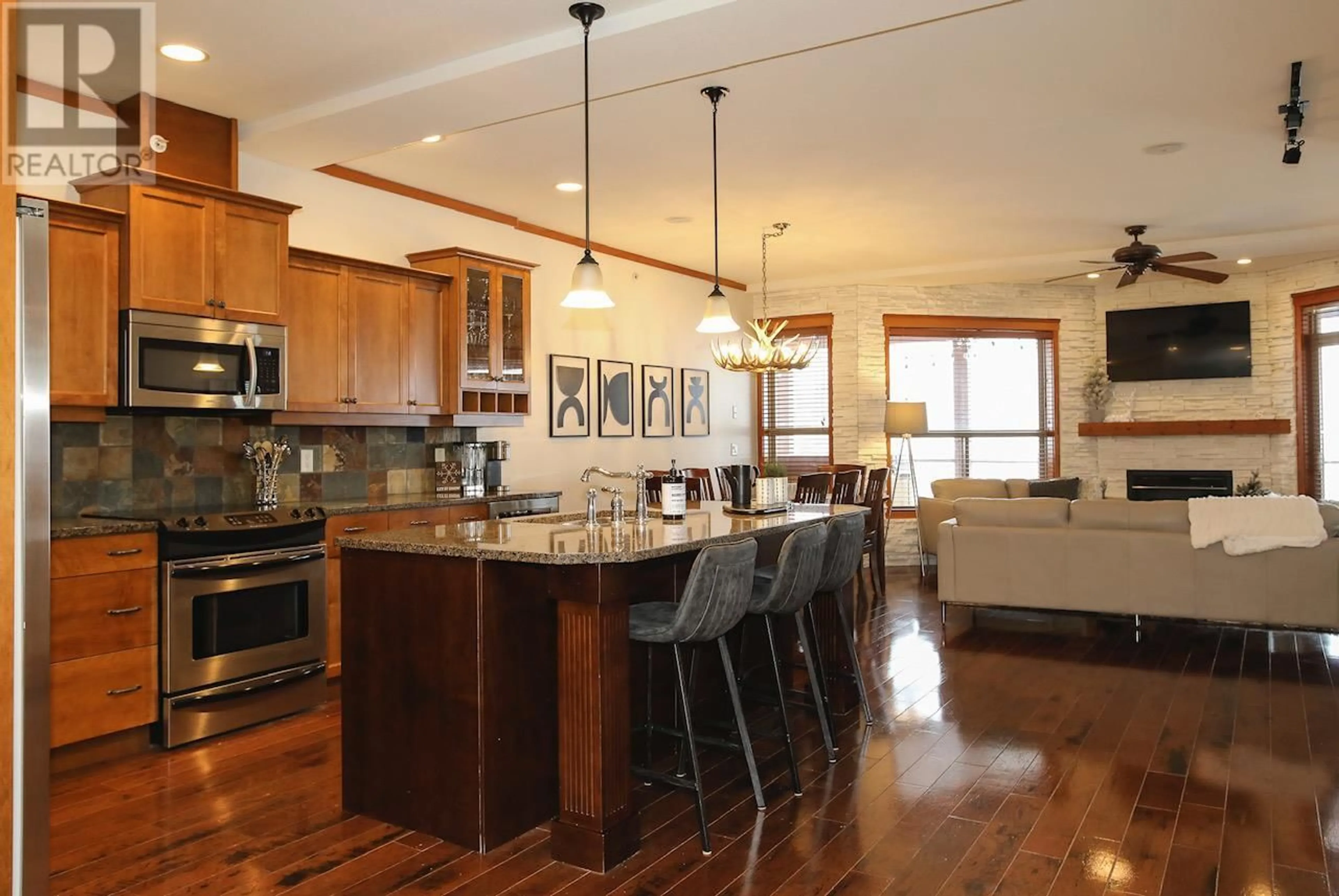 Open concept kitchen, wood/laminate floor for 405 - 5050 SNOWBIRD WAY, Big White British Columbia V1P1P3