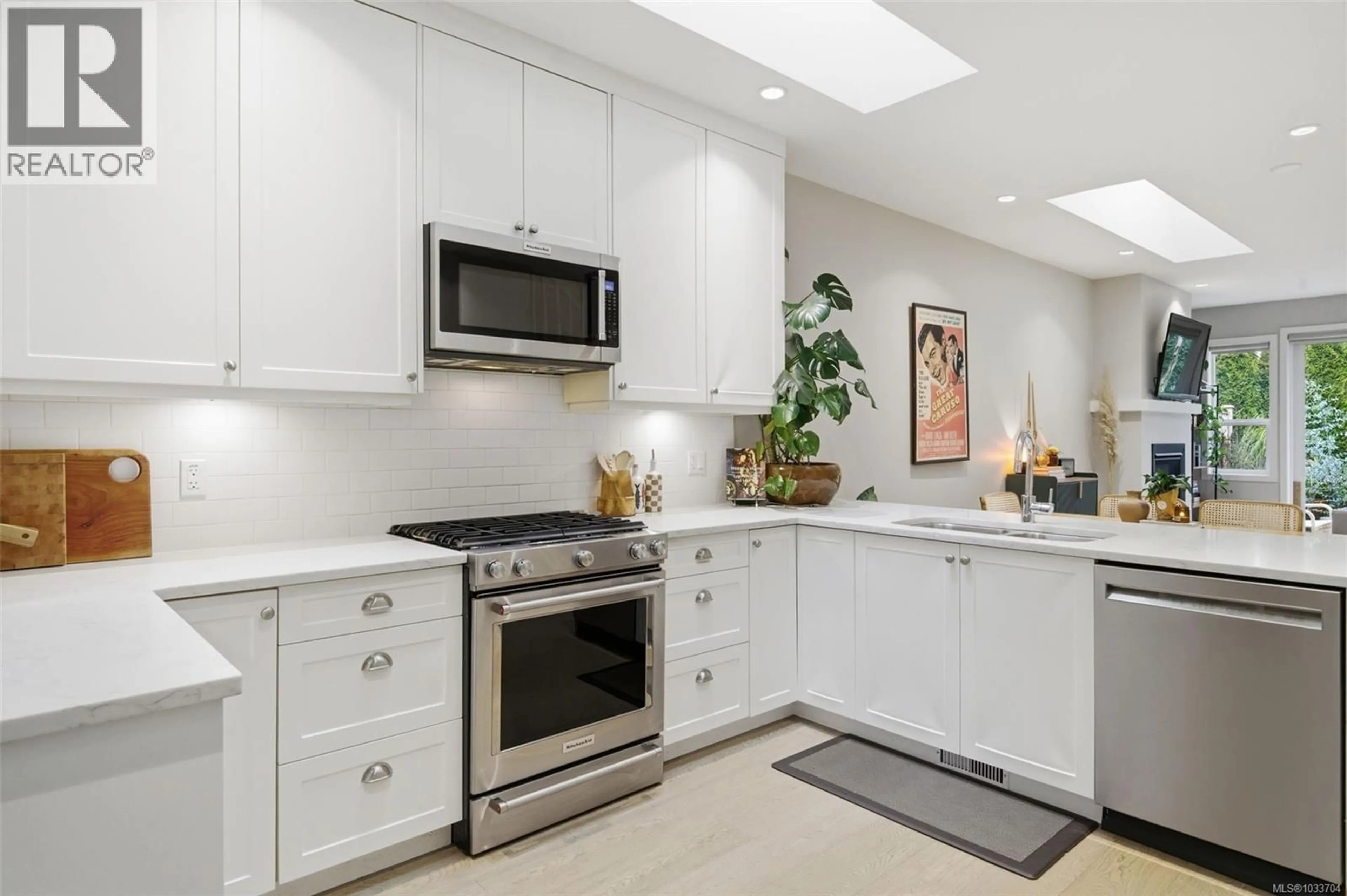 Contemporary kitchen, ceramic/tile floor for 3 - 10490 RESTHAVEN DRIVE, Sidney British Columbia V8L3H7