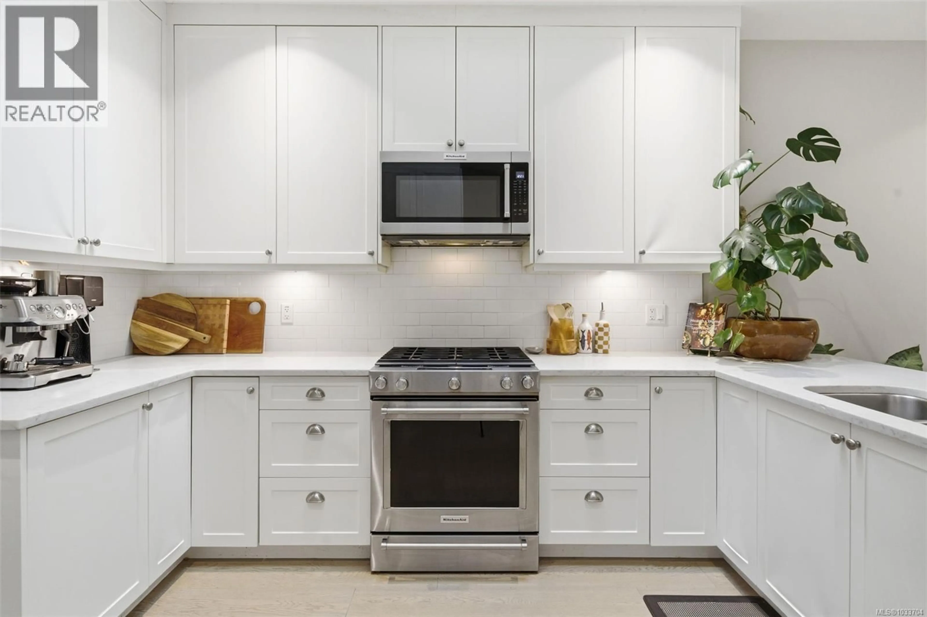 Unknown for 3 - 10490 RESTHAVEN DRIVE, Sidney British Columbia V8L3H7