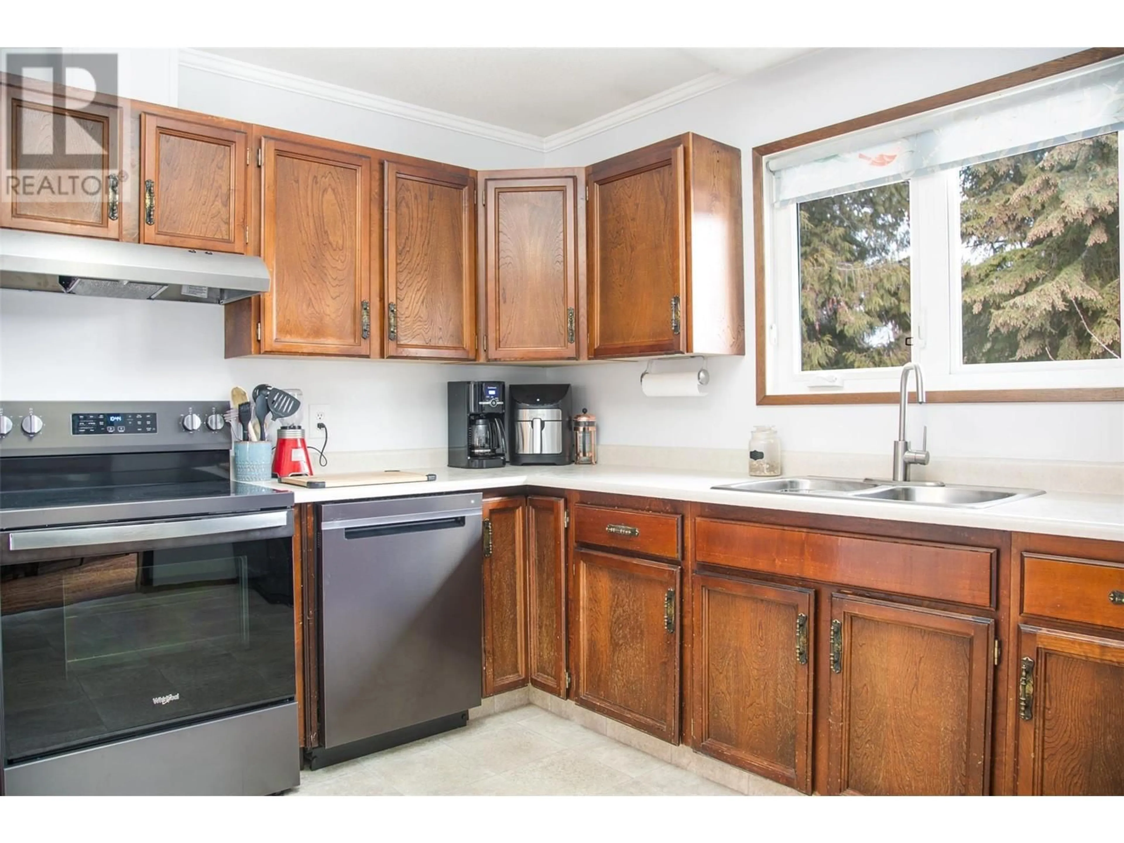 Standard kitchen, unknown for 1518 Nichol Road, Revelstoke British Columbia V0E2S1