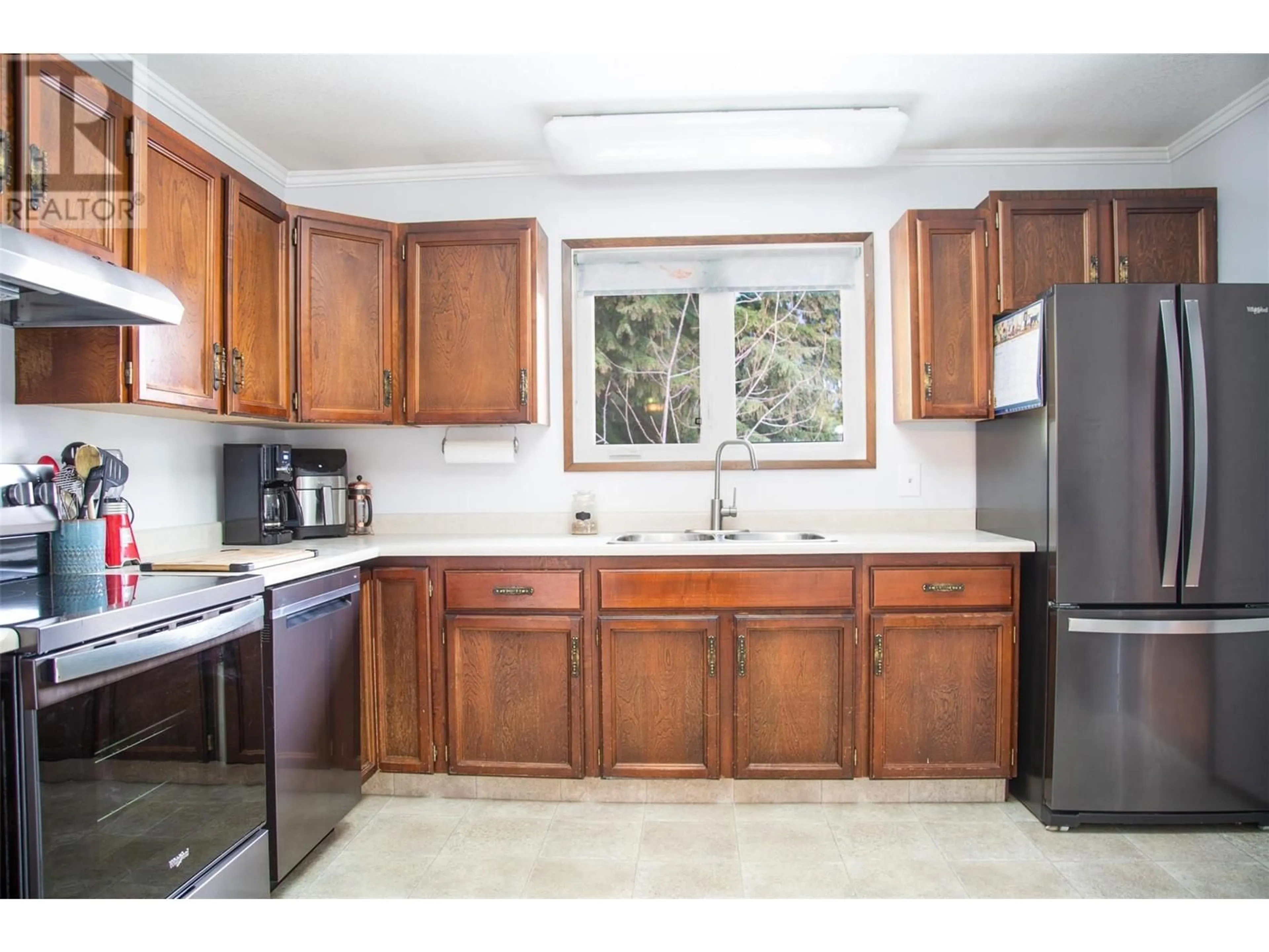 Standard kitchen, unknown for 1518 Nichol Road, Revelstoke British Columbia V0E2S1