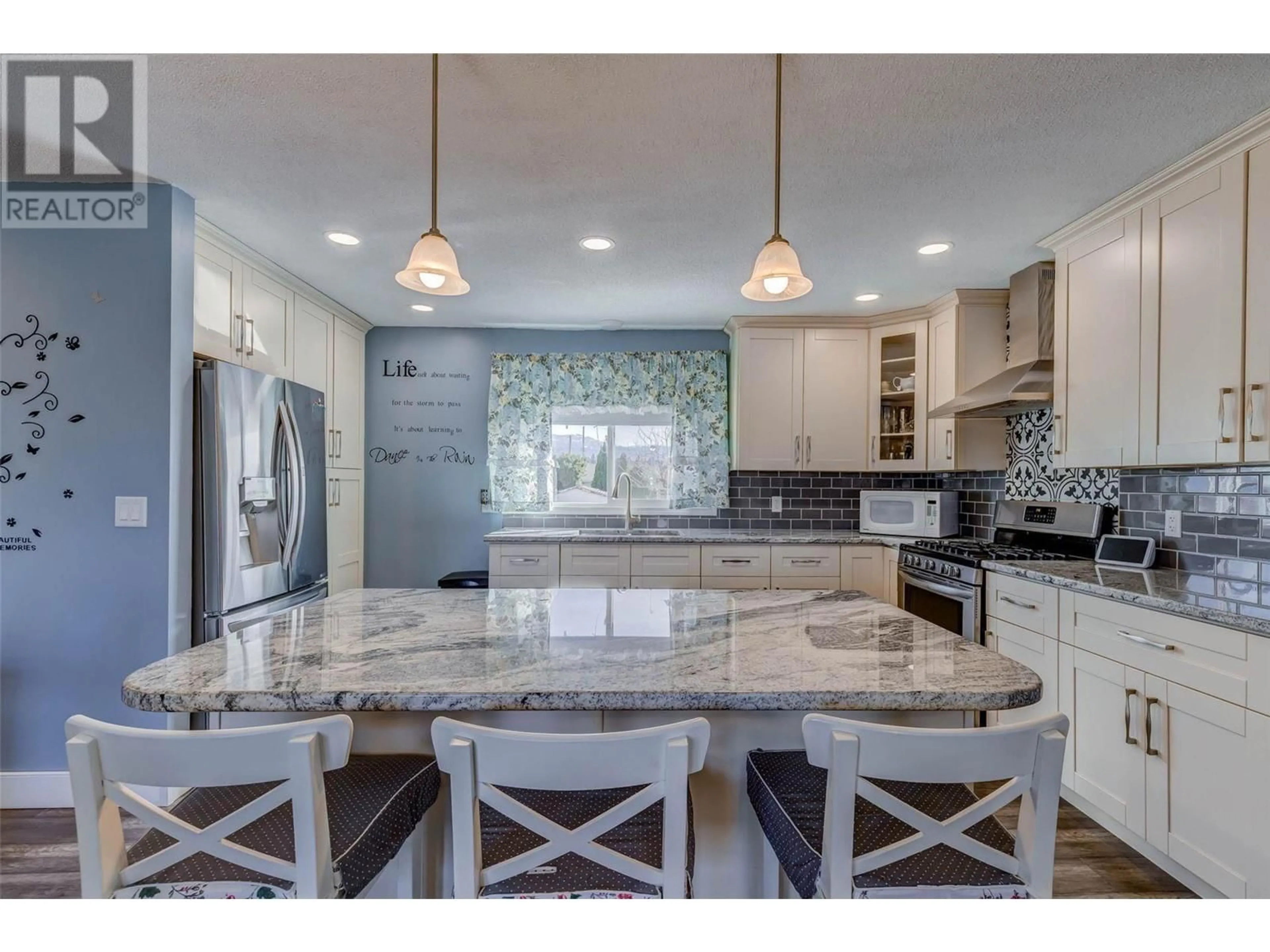 Open concept kitchen, ceramic/tile floor for 1340 MORGAN ROAD, Kelowna British Columbia V1X1V8