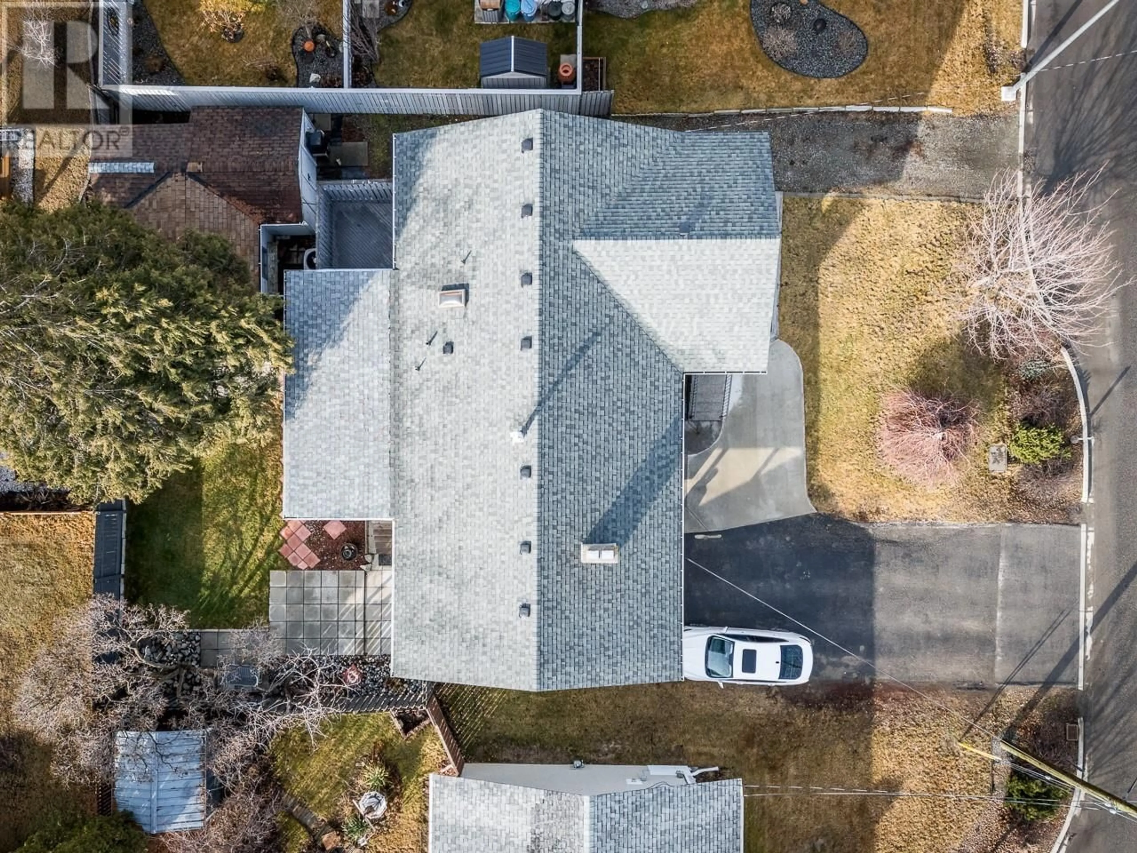 A pic from outside/outdoor area/front of a property/back of a property/a pic from drone, street for 611 RICHMOND Avenue, Kamloops British Columbia V2B1T4