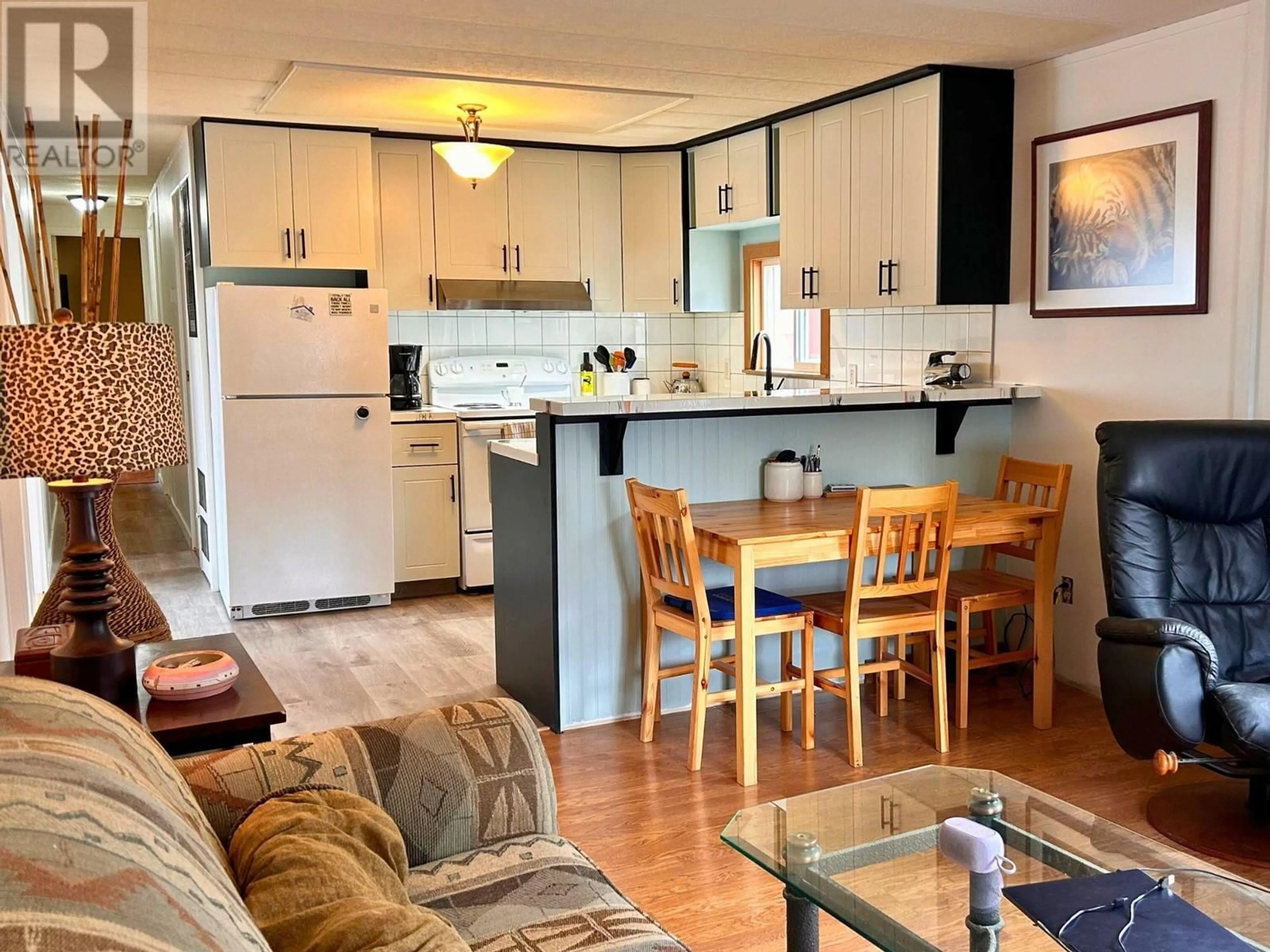 Open concept kitchen, wood/laminate floor for 6663 Highway 97 S Unit# 29, Peachland British Columbia V0H1X7