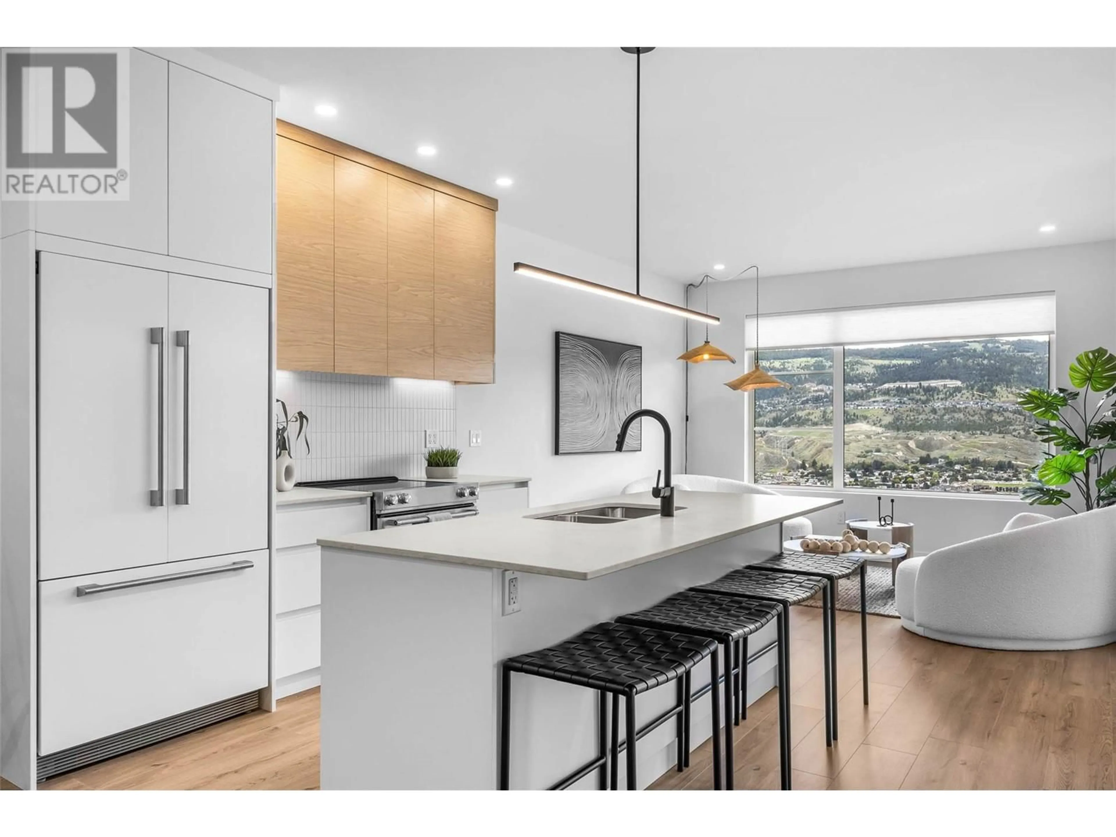 Contemporary kitchen, unknown for 5038 SUN RIVERS DRIVE, Kamloops British Columbia V2H0E7