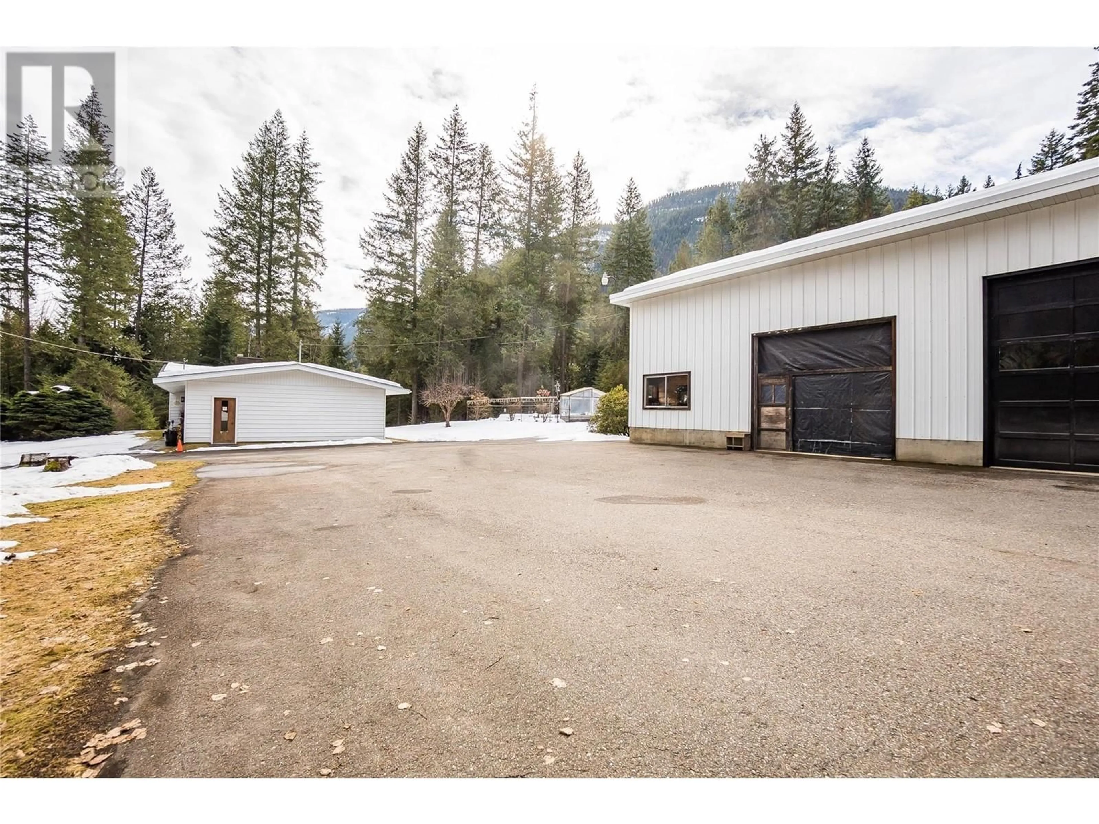 Indoor garage for 3765 PASSMORE UPPER ROAD, Passmore British Columbia V0G2J0