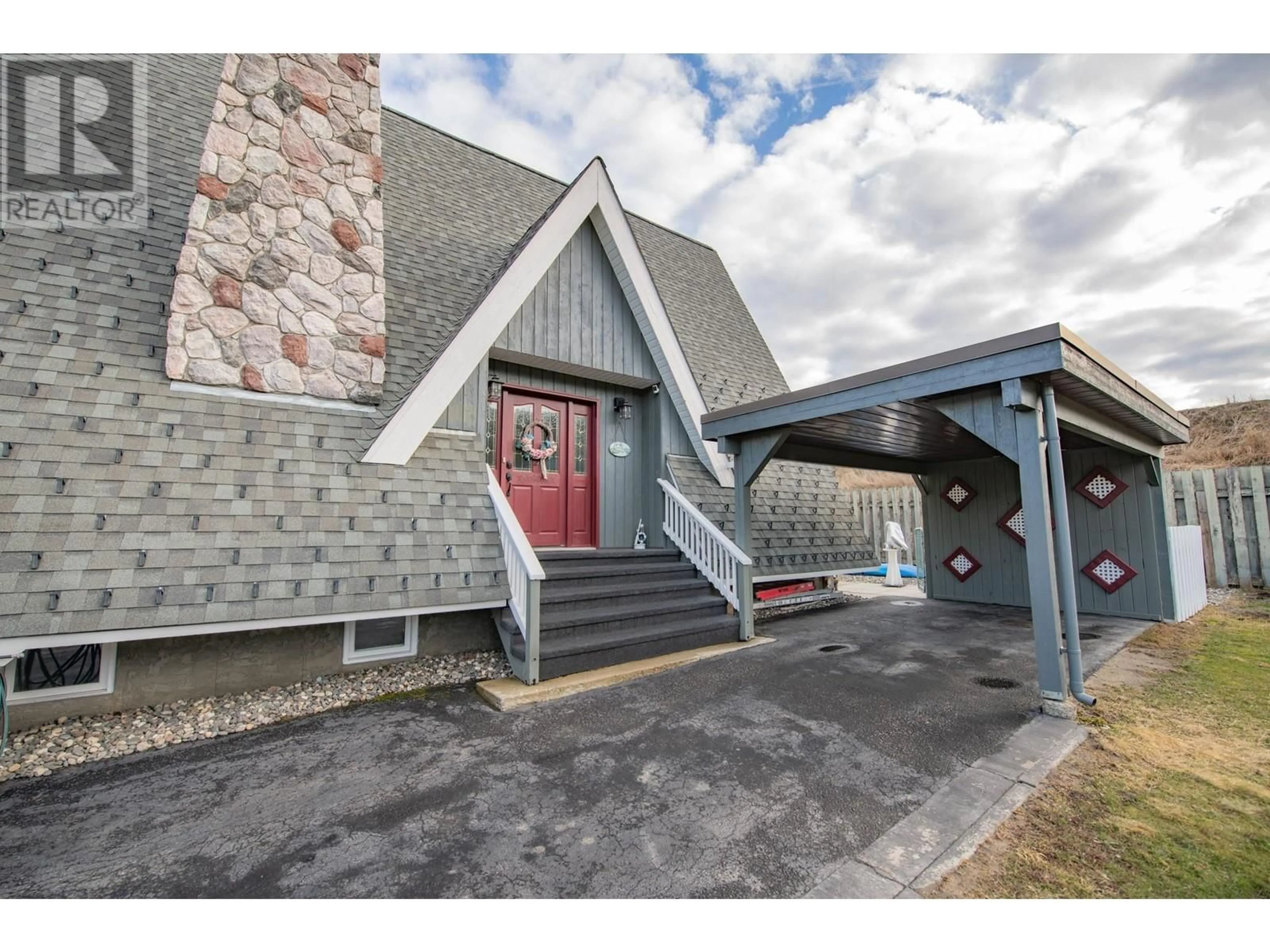 Unknown for 682 COUGAR STREET, Vernon British Columbia V1H2A1