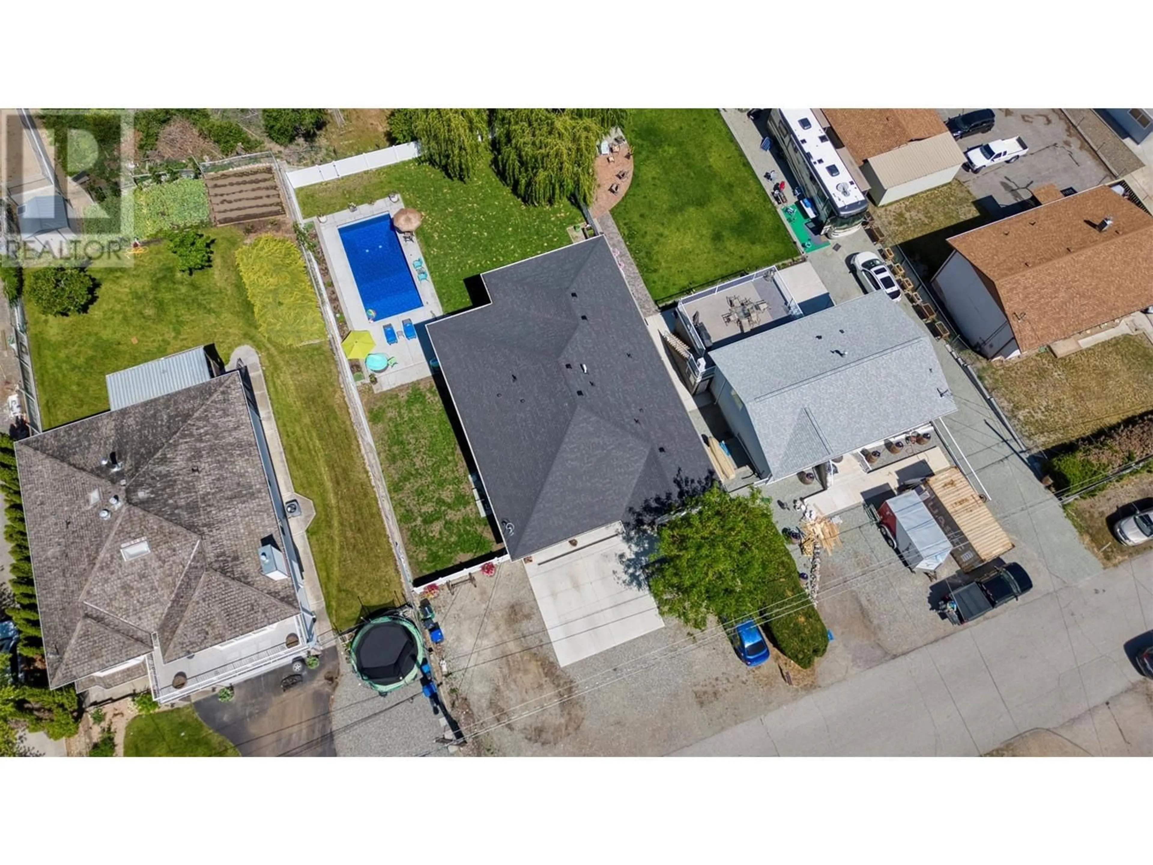 A pic from outside/outdoor area/front of a property/back of a property/a pic from drone, street for 14 LAMBERT COURT, Osoyoos British Columbia V0H1V2