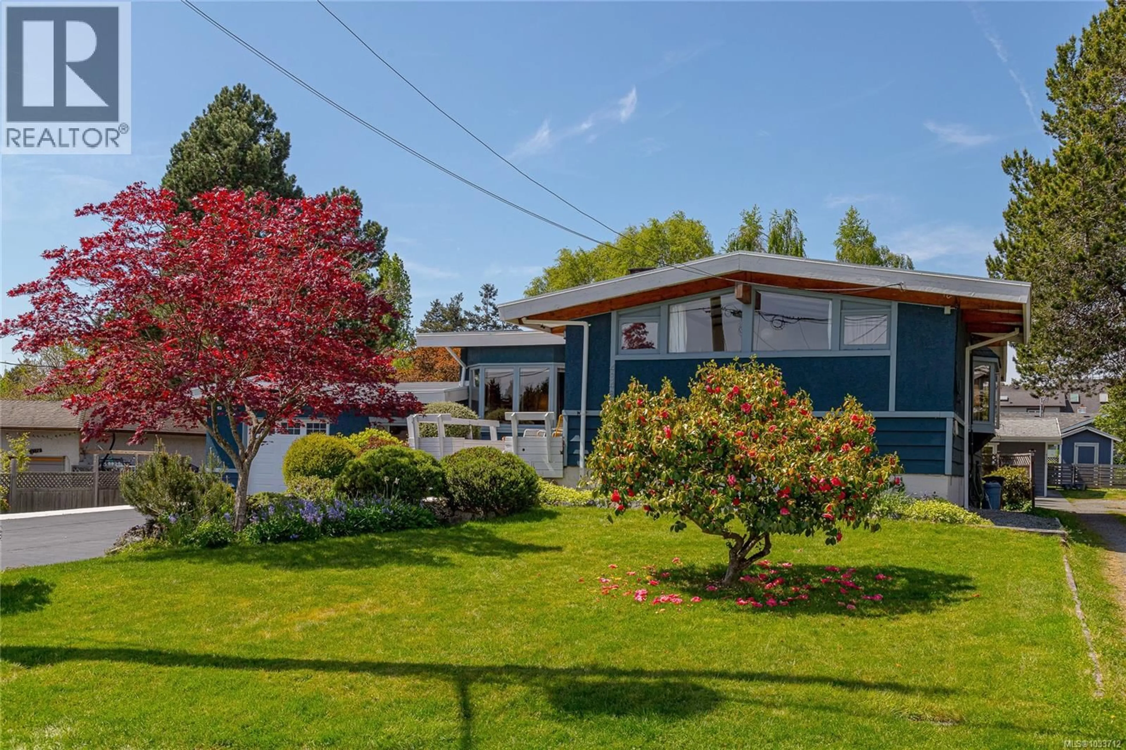 A pic from outside/outdoor area/front of a property/back of a property/a pic from drone, street for 4348 HARDER ROAD, Saanich British Columbia V8Z5L4